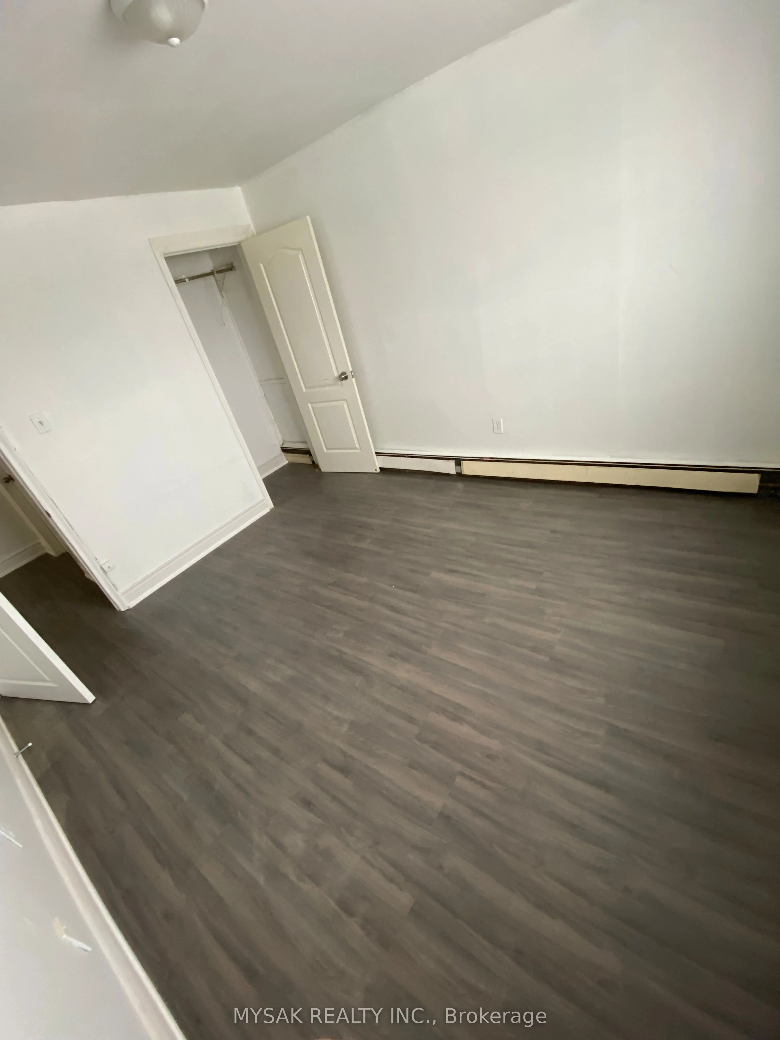 65 Glenelg Street W