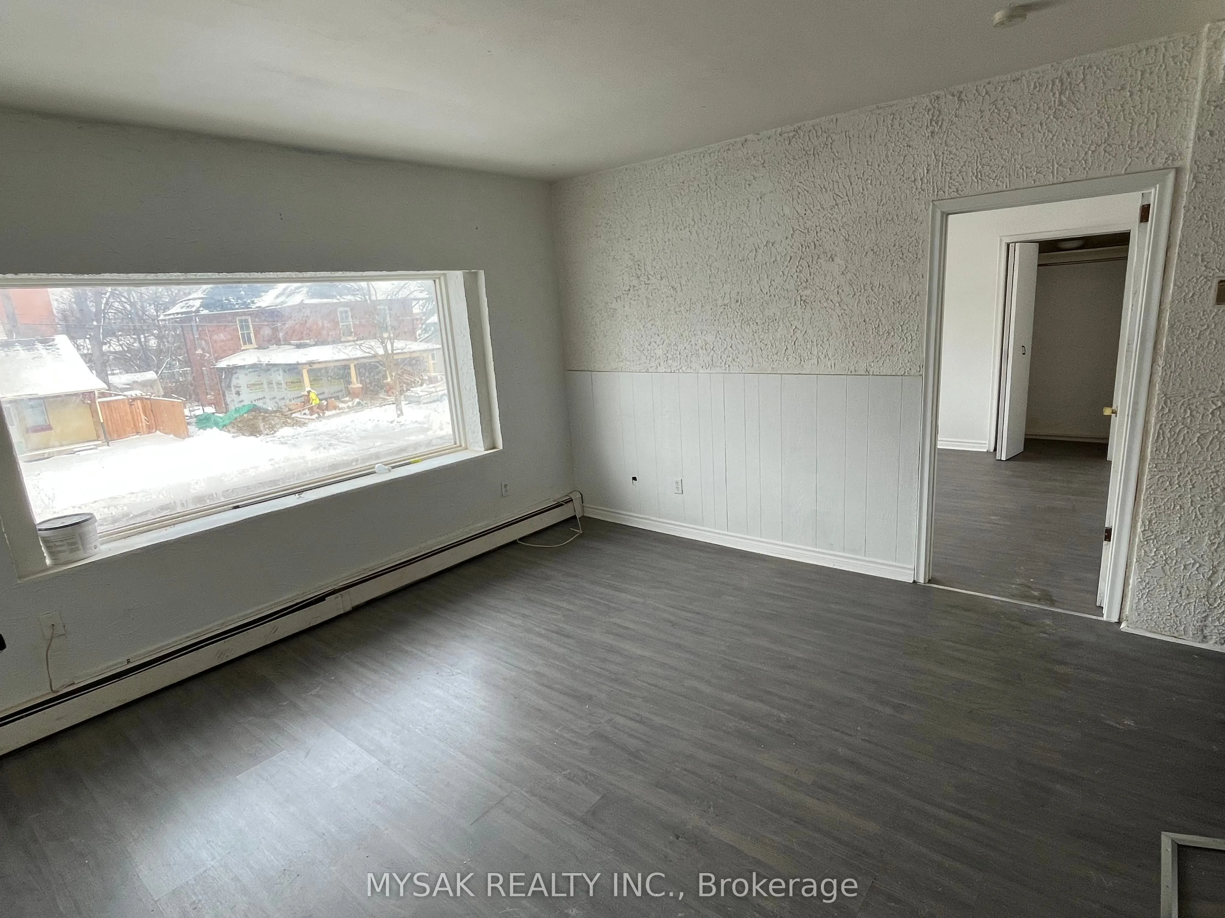 65 Glenelg Street W