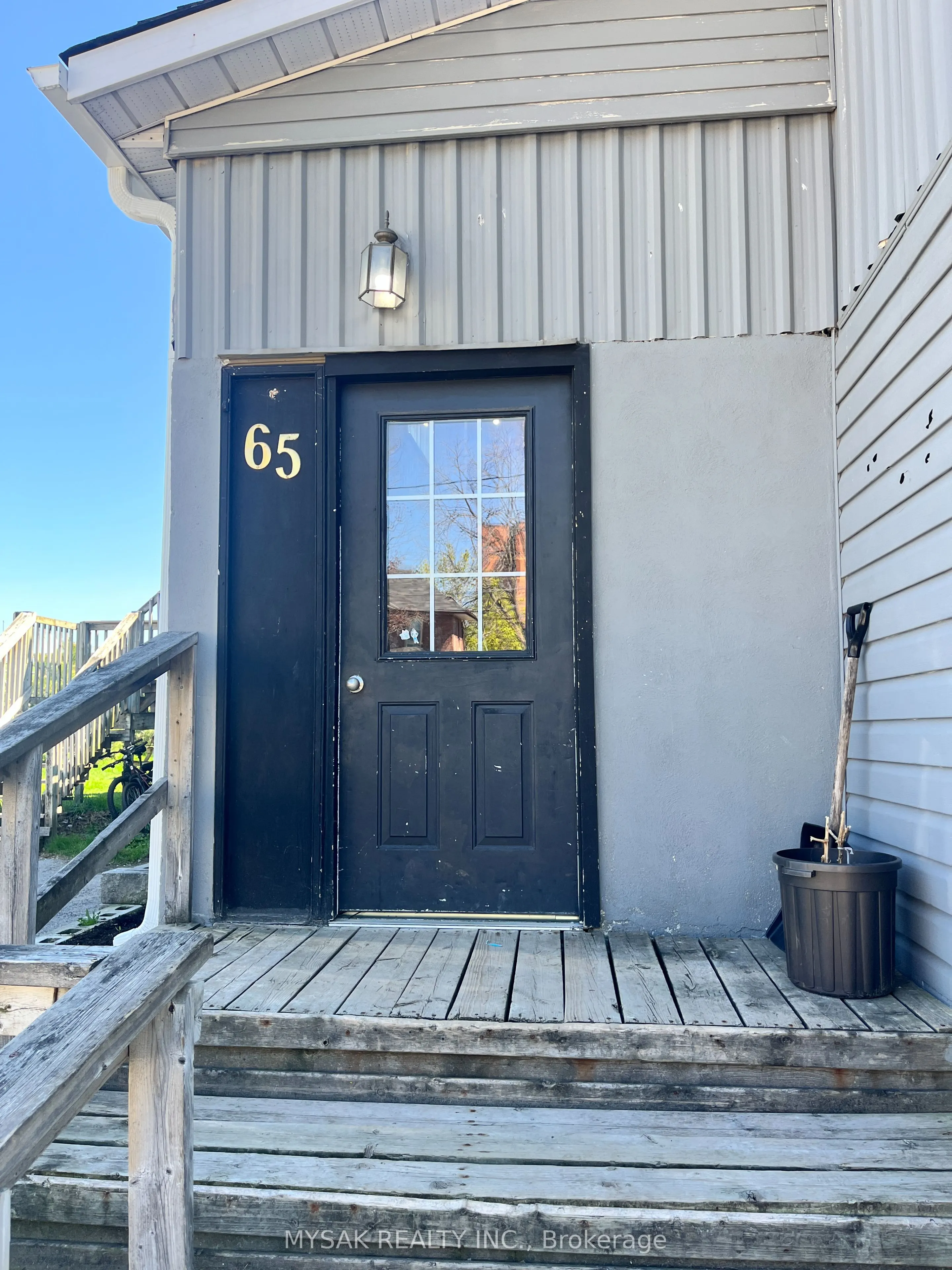 65 Glenelg Street W