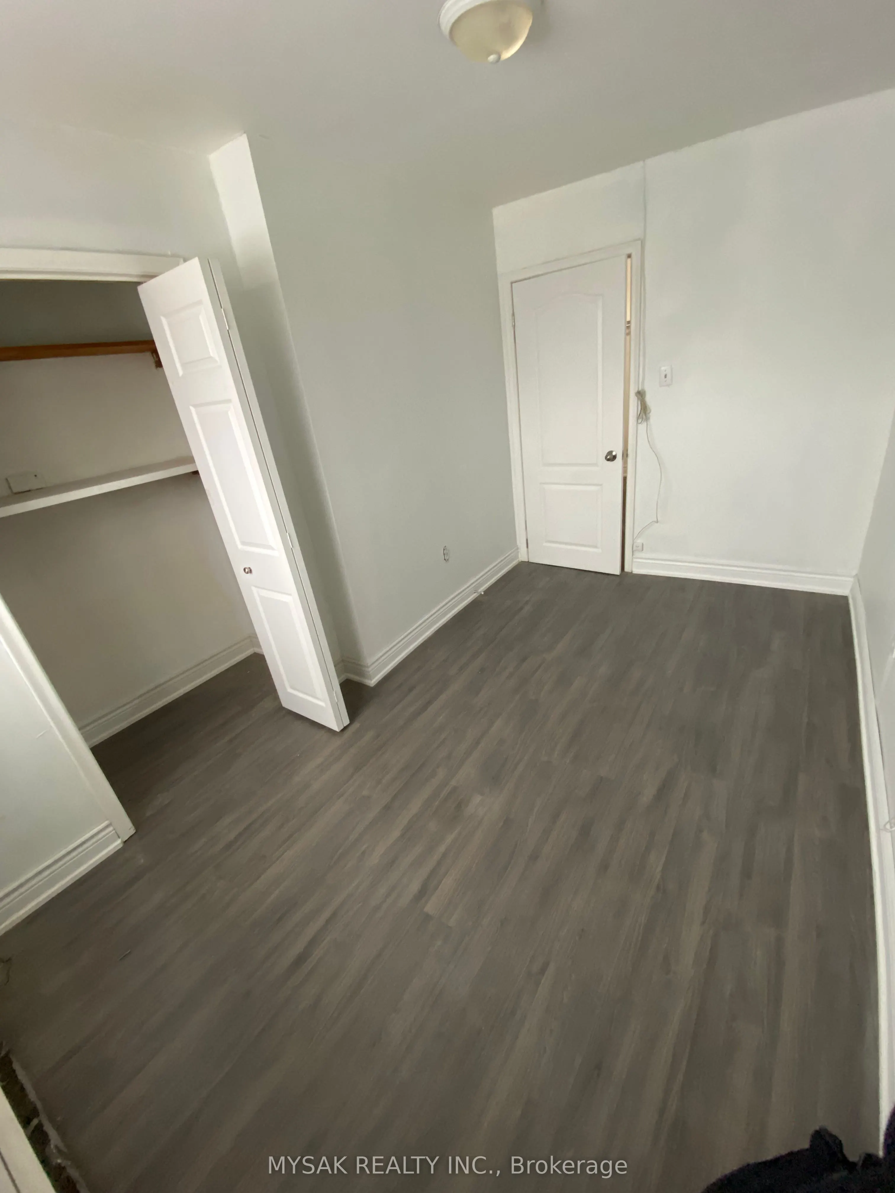 65 Glenelg Street W