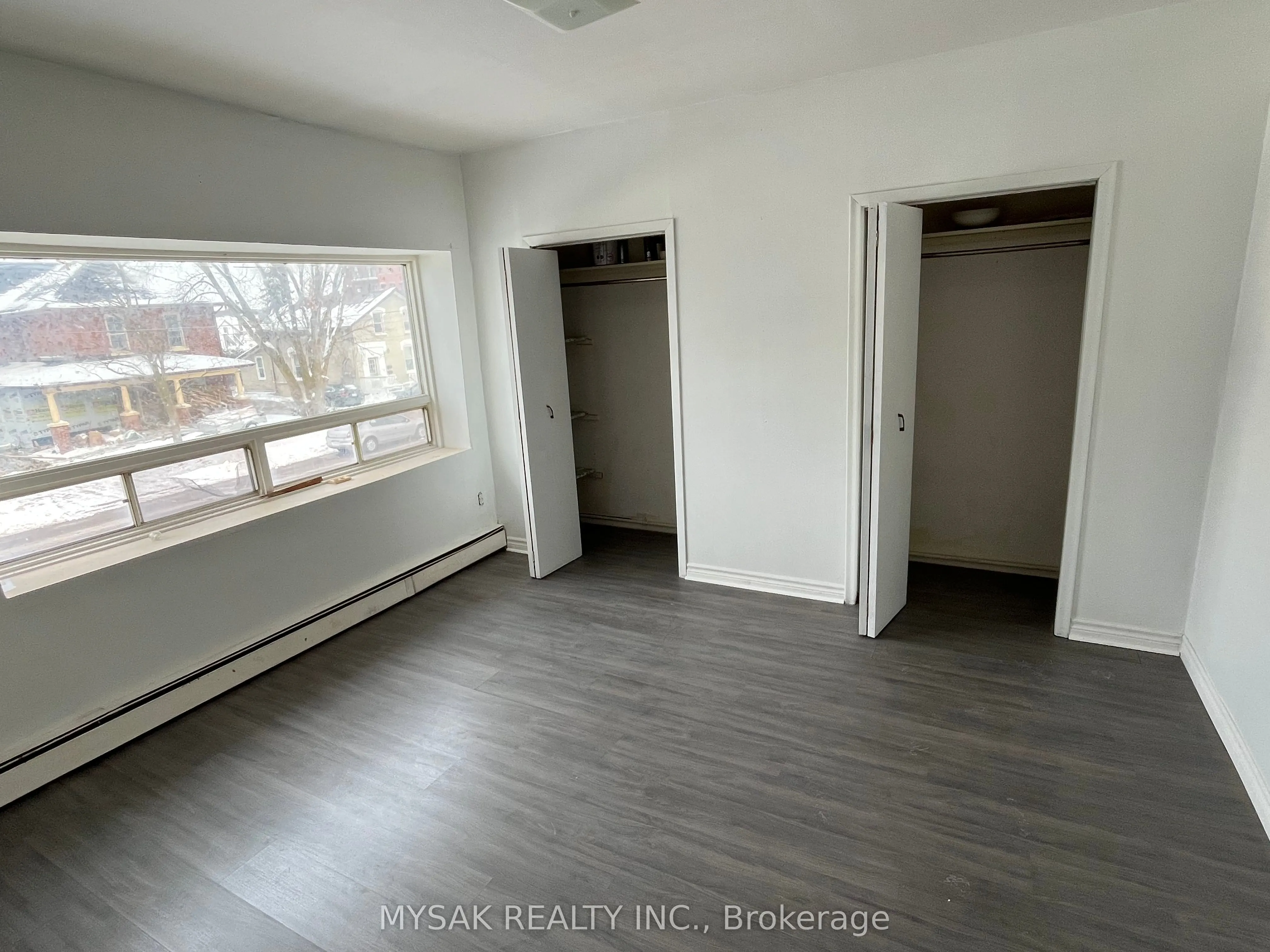65 Glenelg Street W