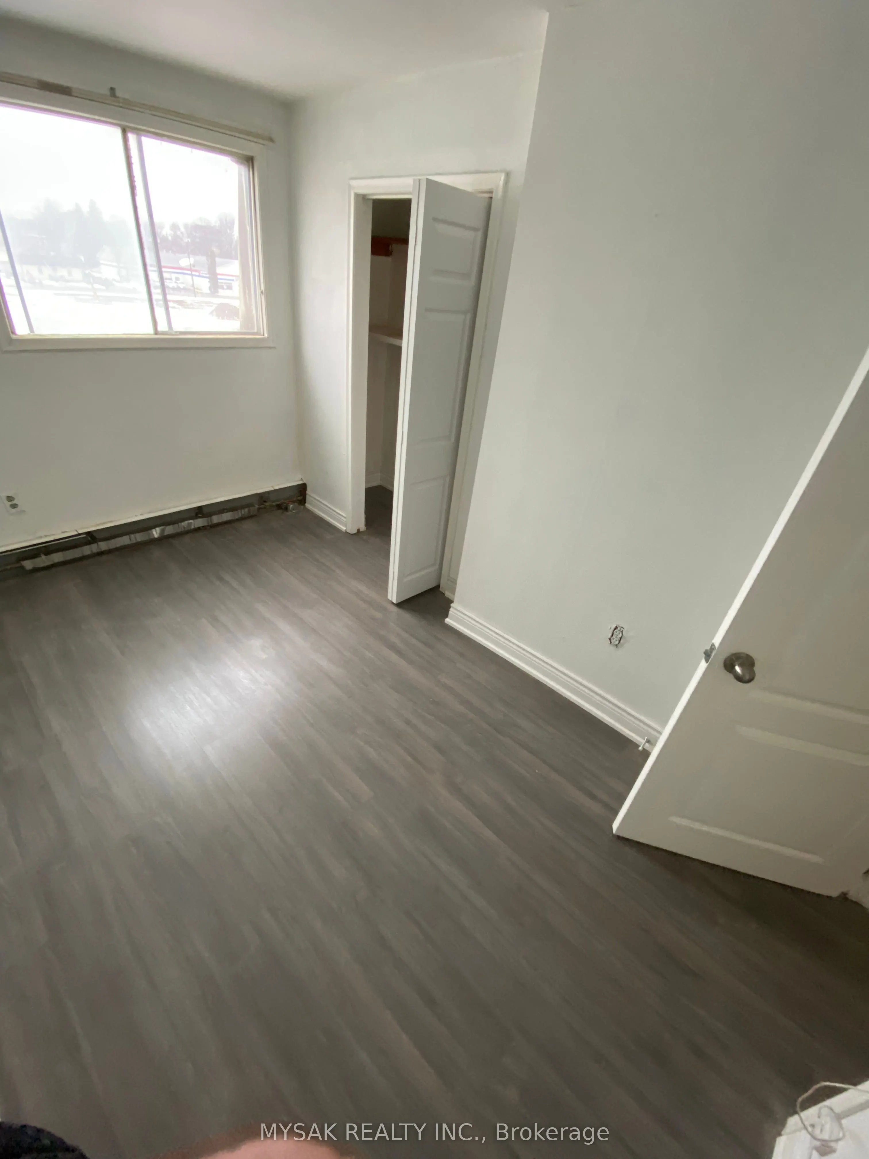65 Glenelg Street W
