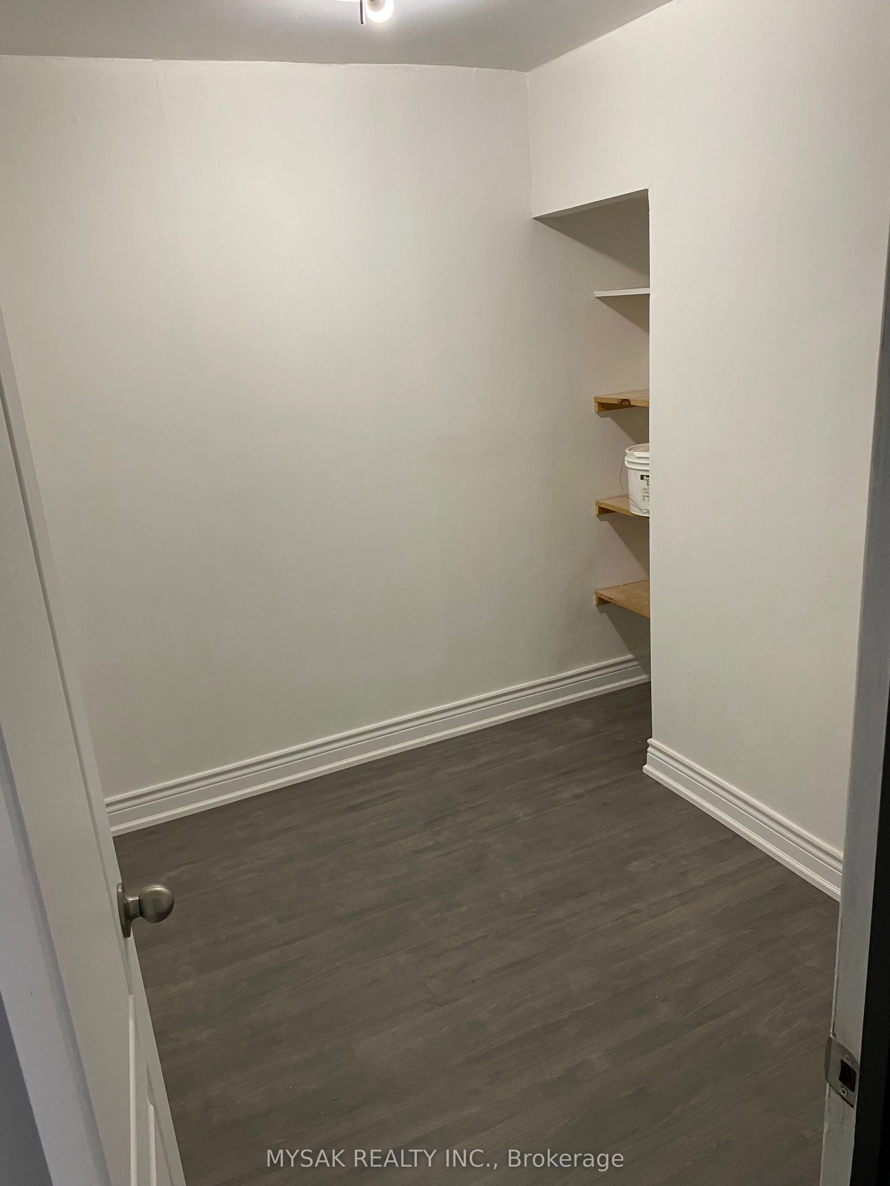 65 Glenelg Street W