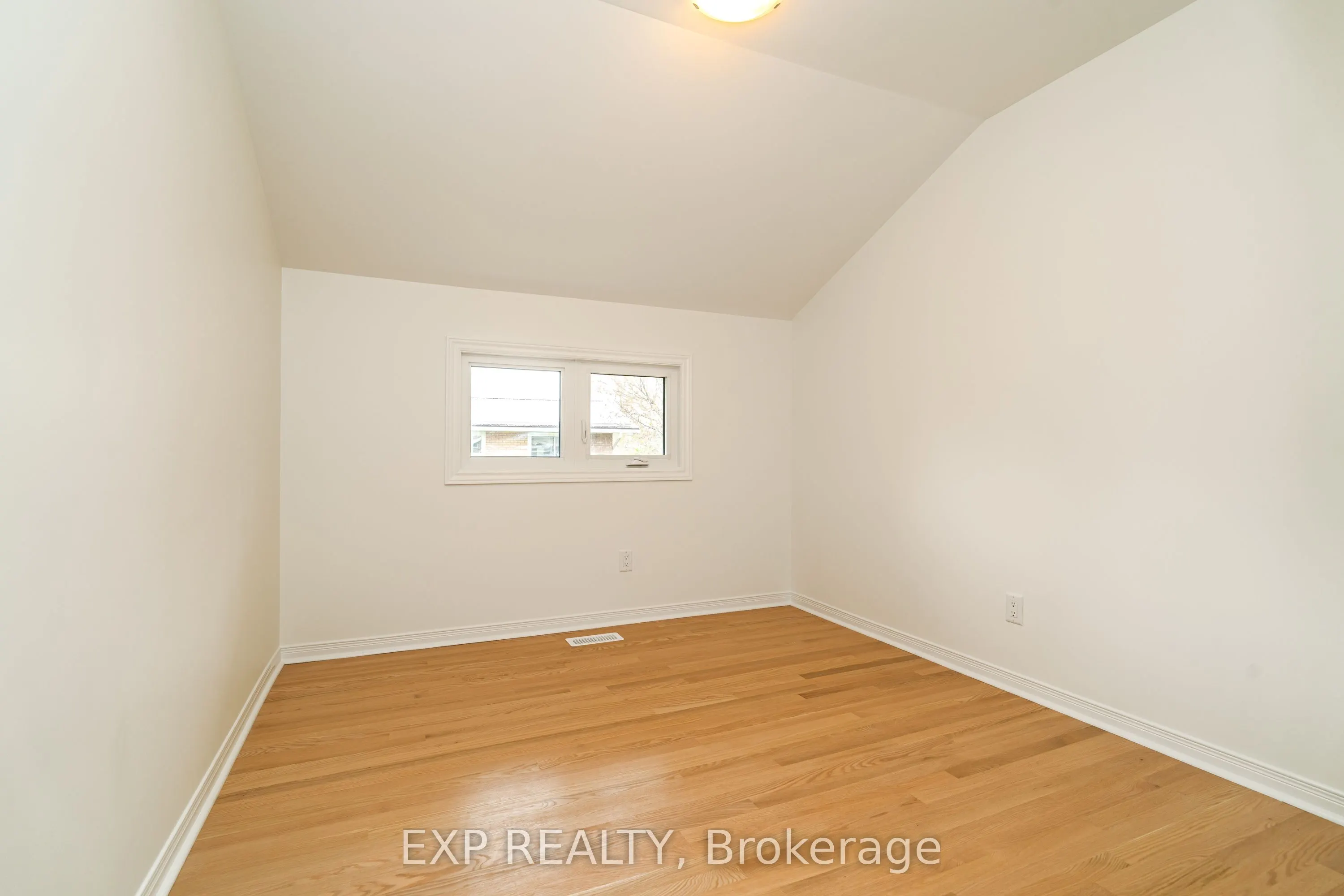120 Knoxdale Road