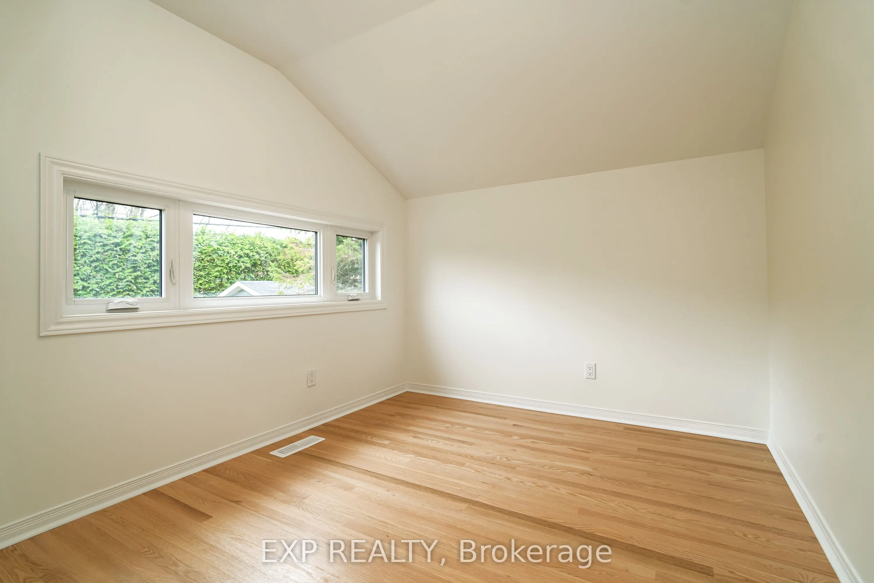 120 Knoxdale Road