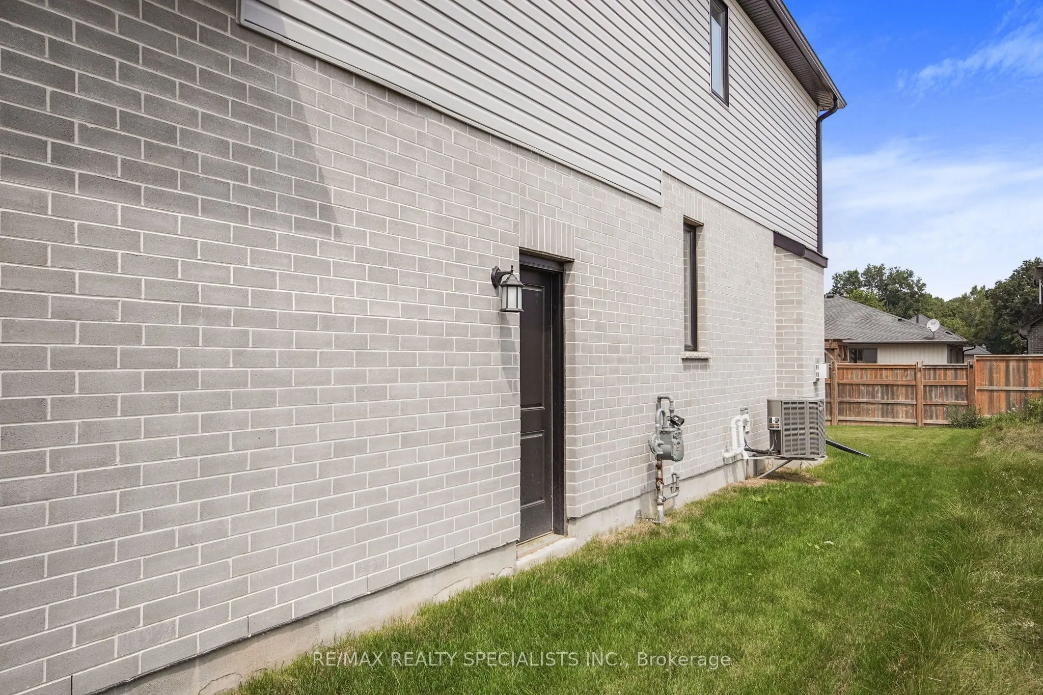 30 Sycamore Drive N