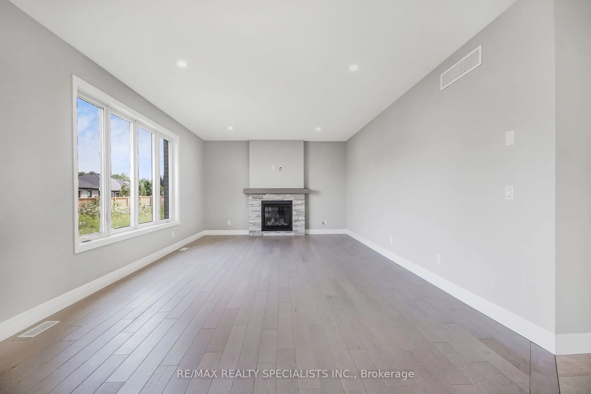 30 Sycamore Drive N