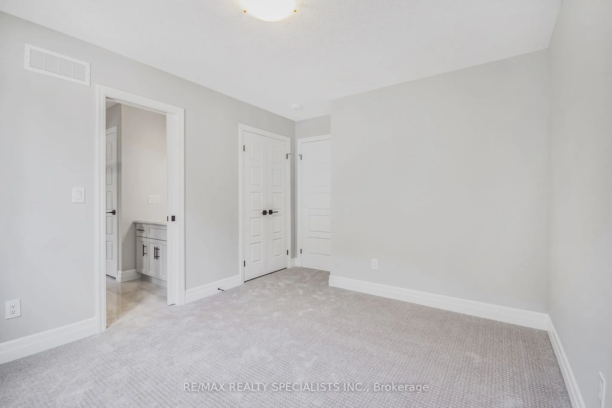 30 Sycamore Drive N