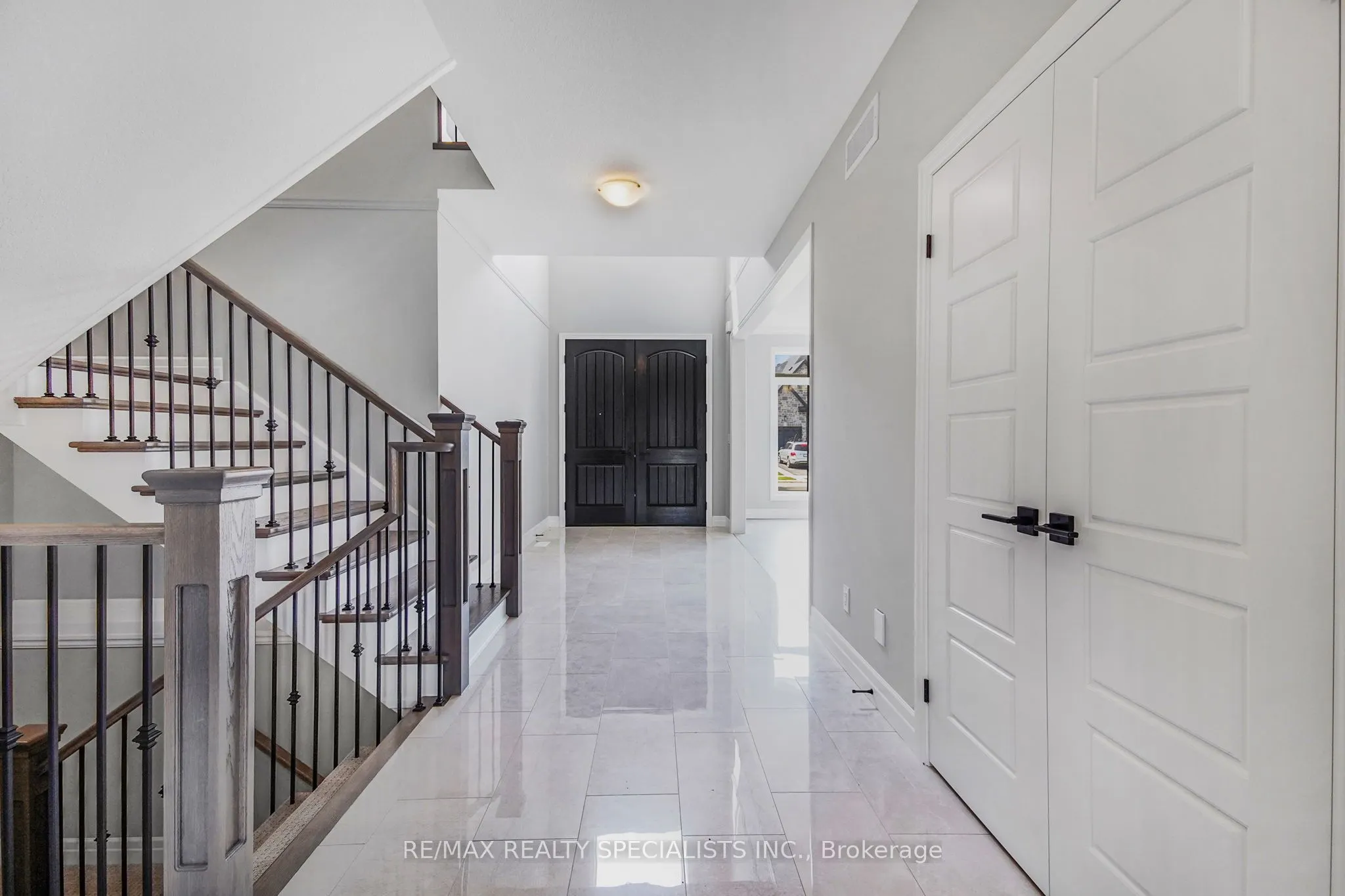 30 Sycamore Drive N
