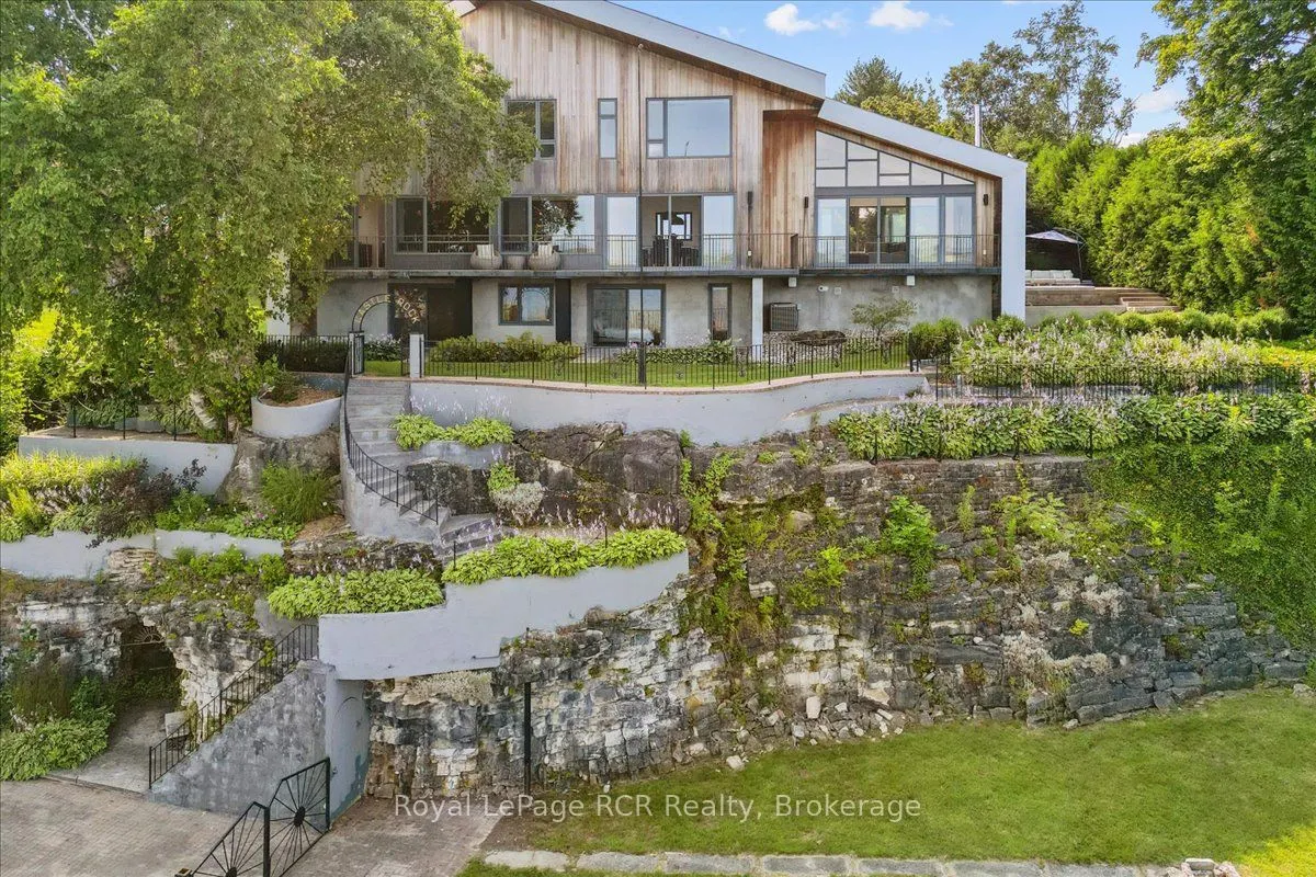 20 Everett Road