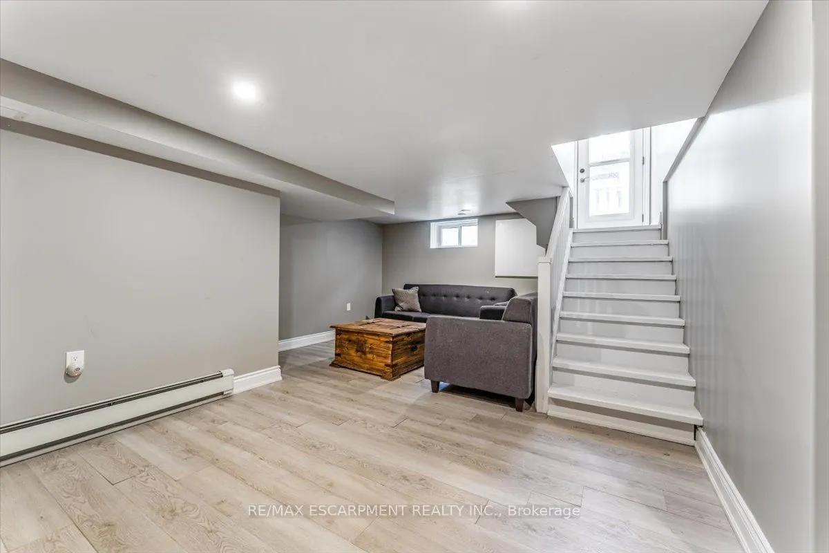 23 NELLES Boulevard