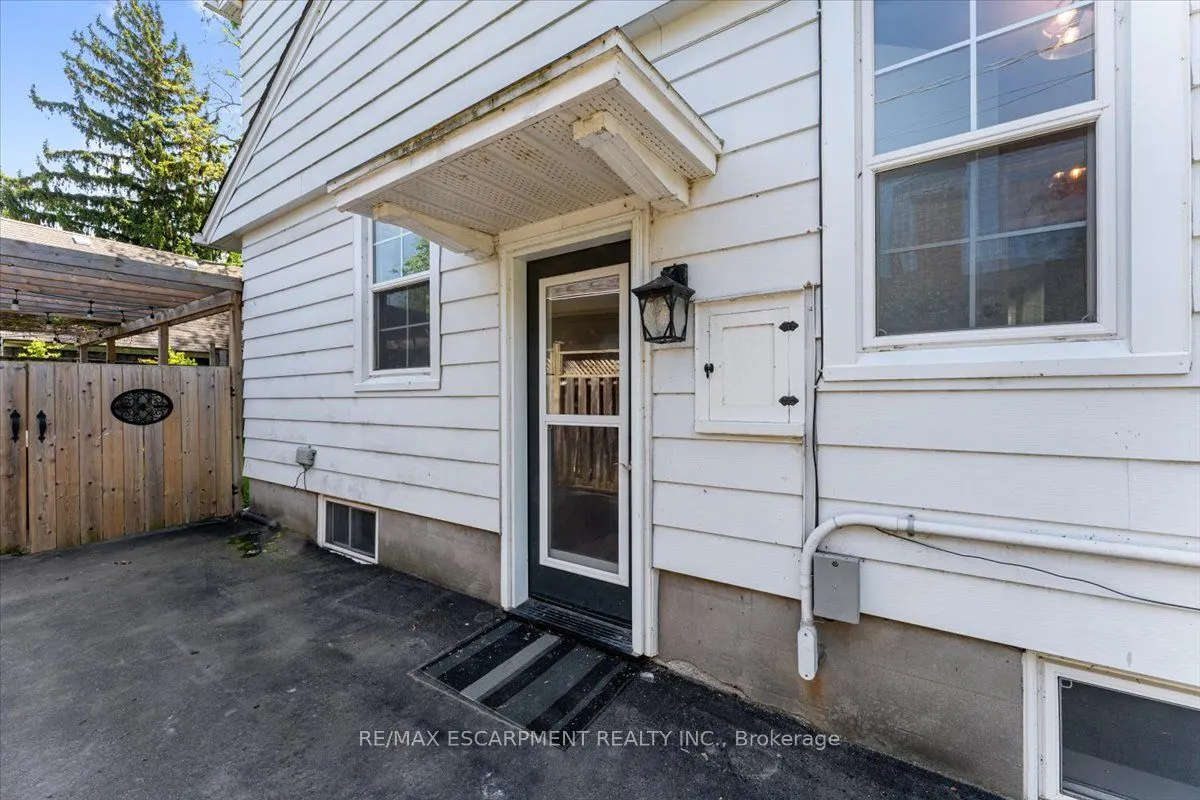 23 NELLES Boulevard
