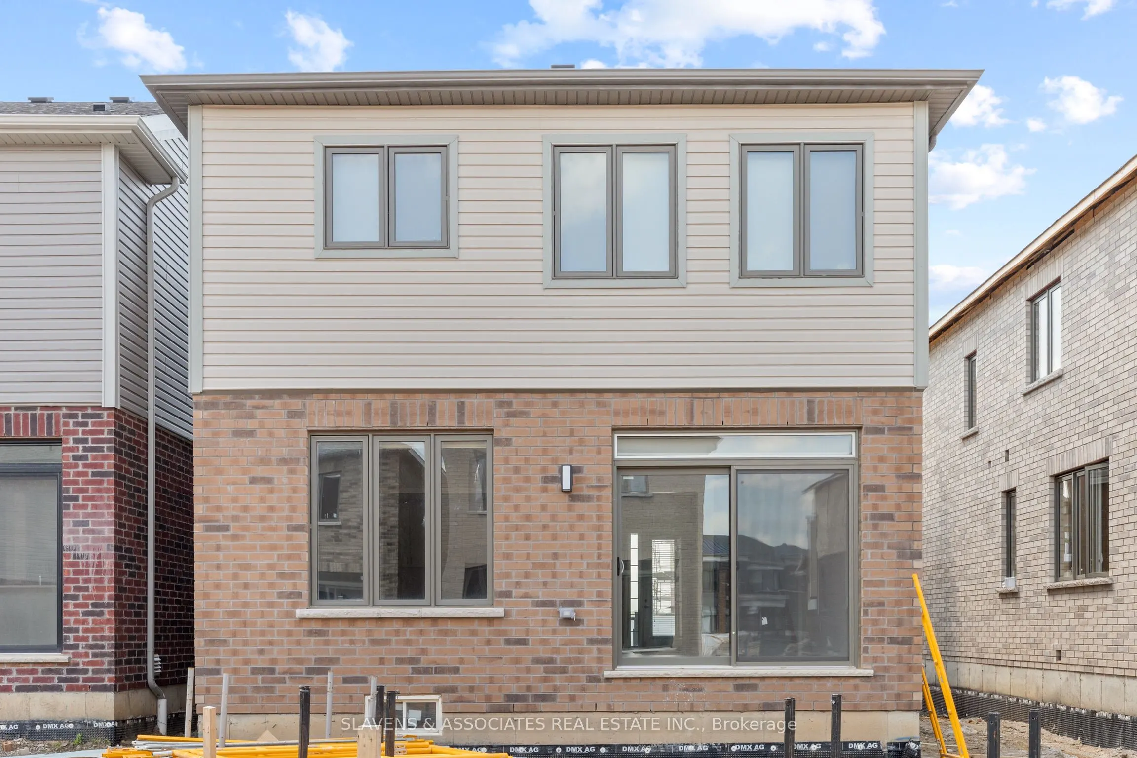 16 Crossmore Crescent
