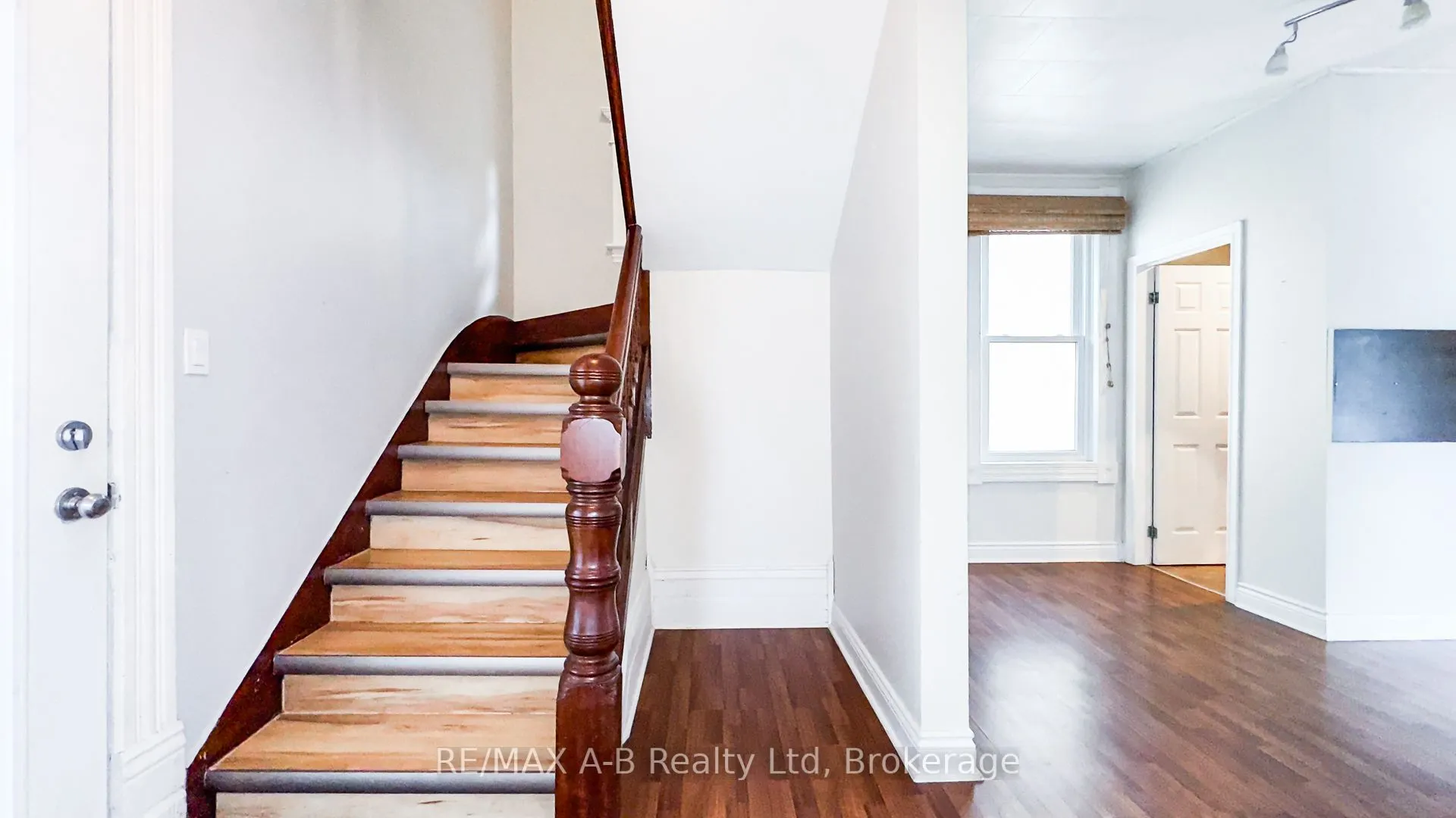 193 Water Street S