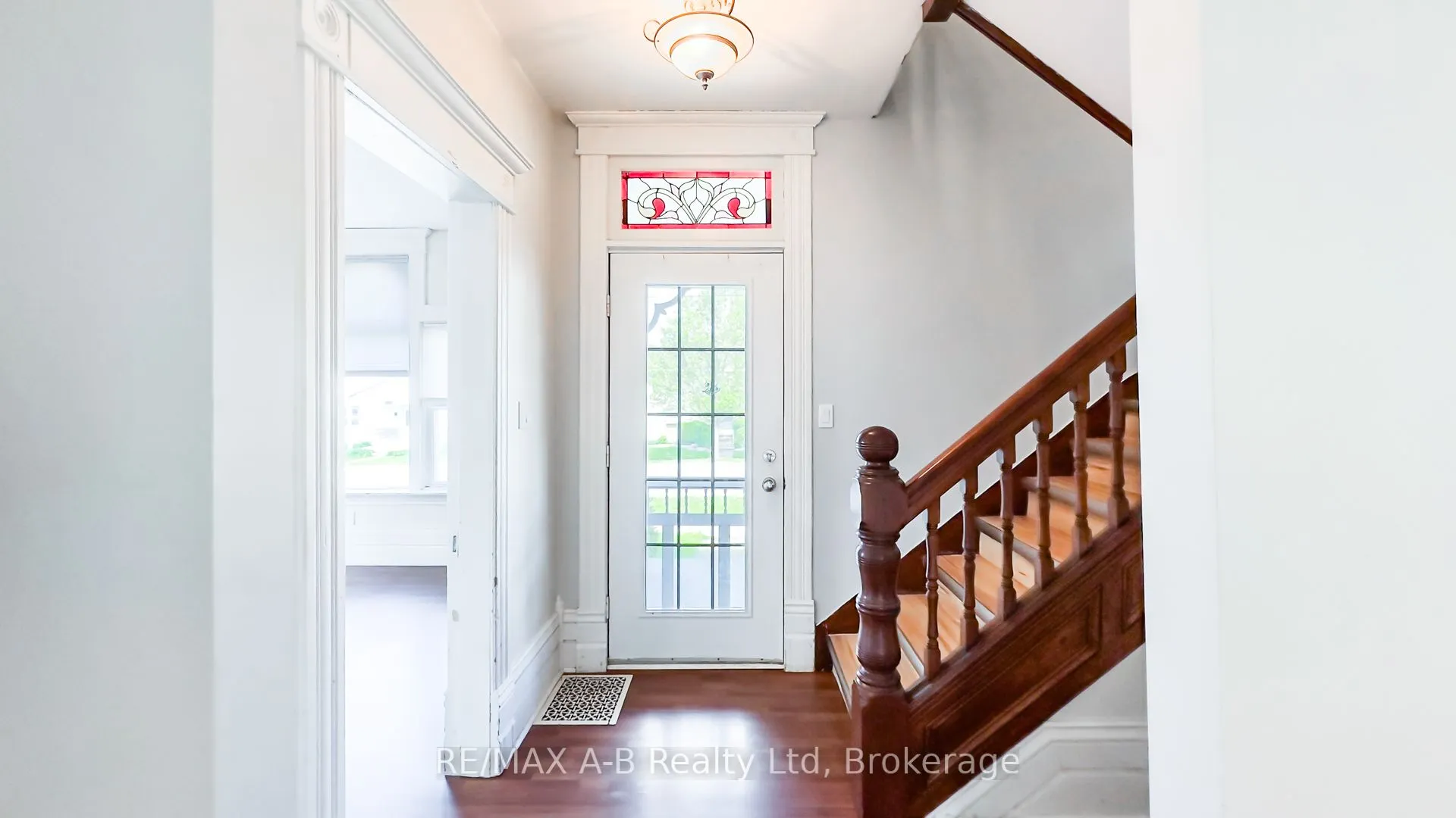 193 Water Street S