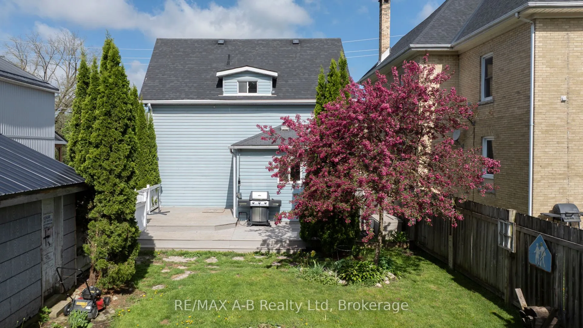 193 Water Street S