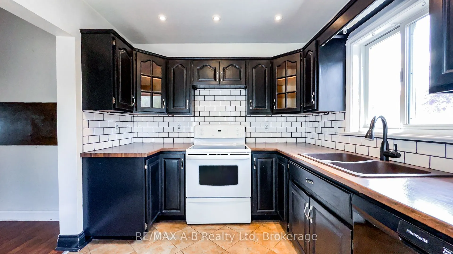 193 Water Street S