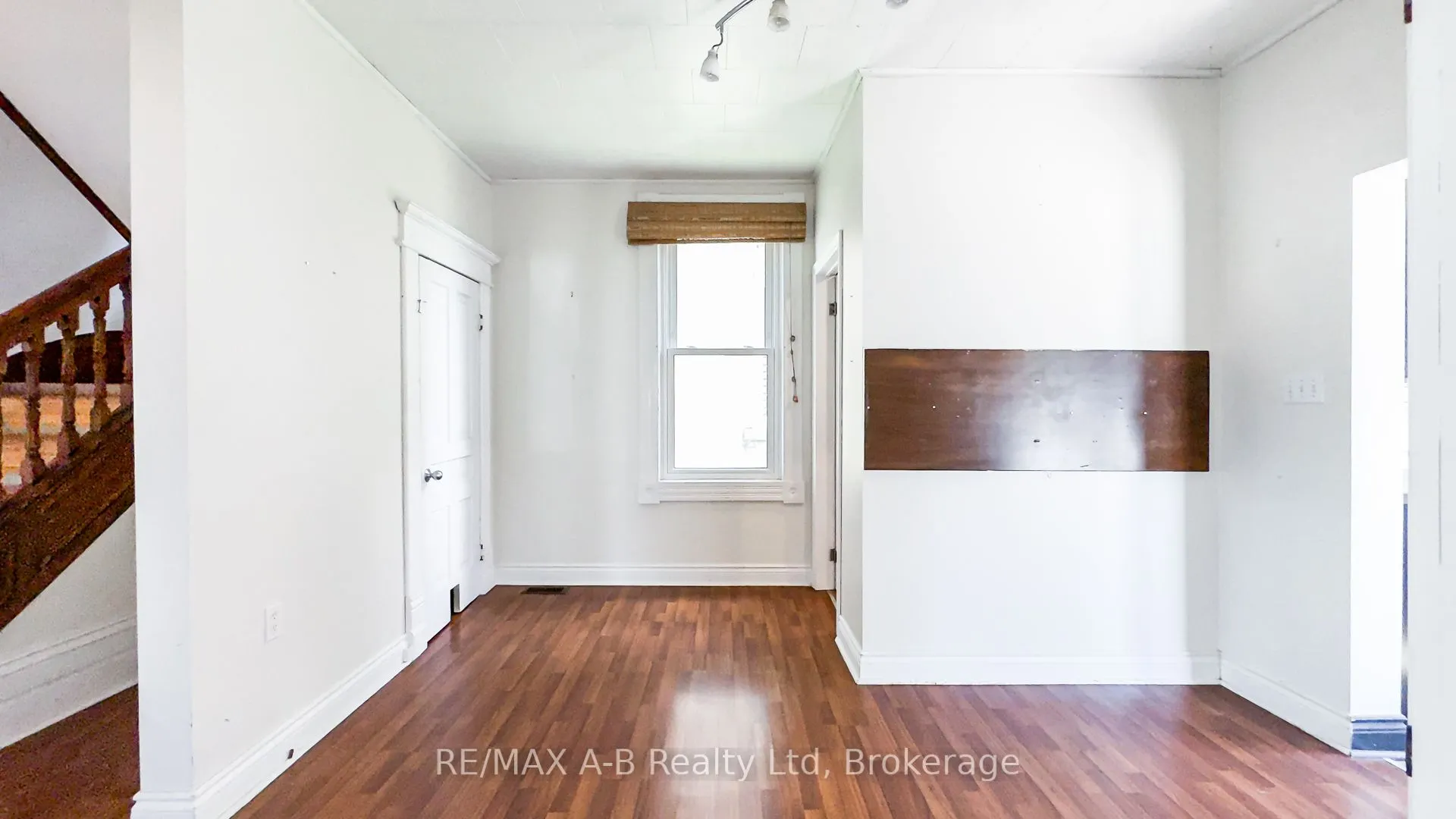 193 Water Street S
