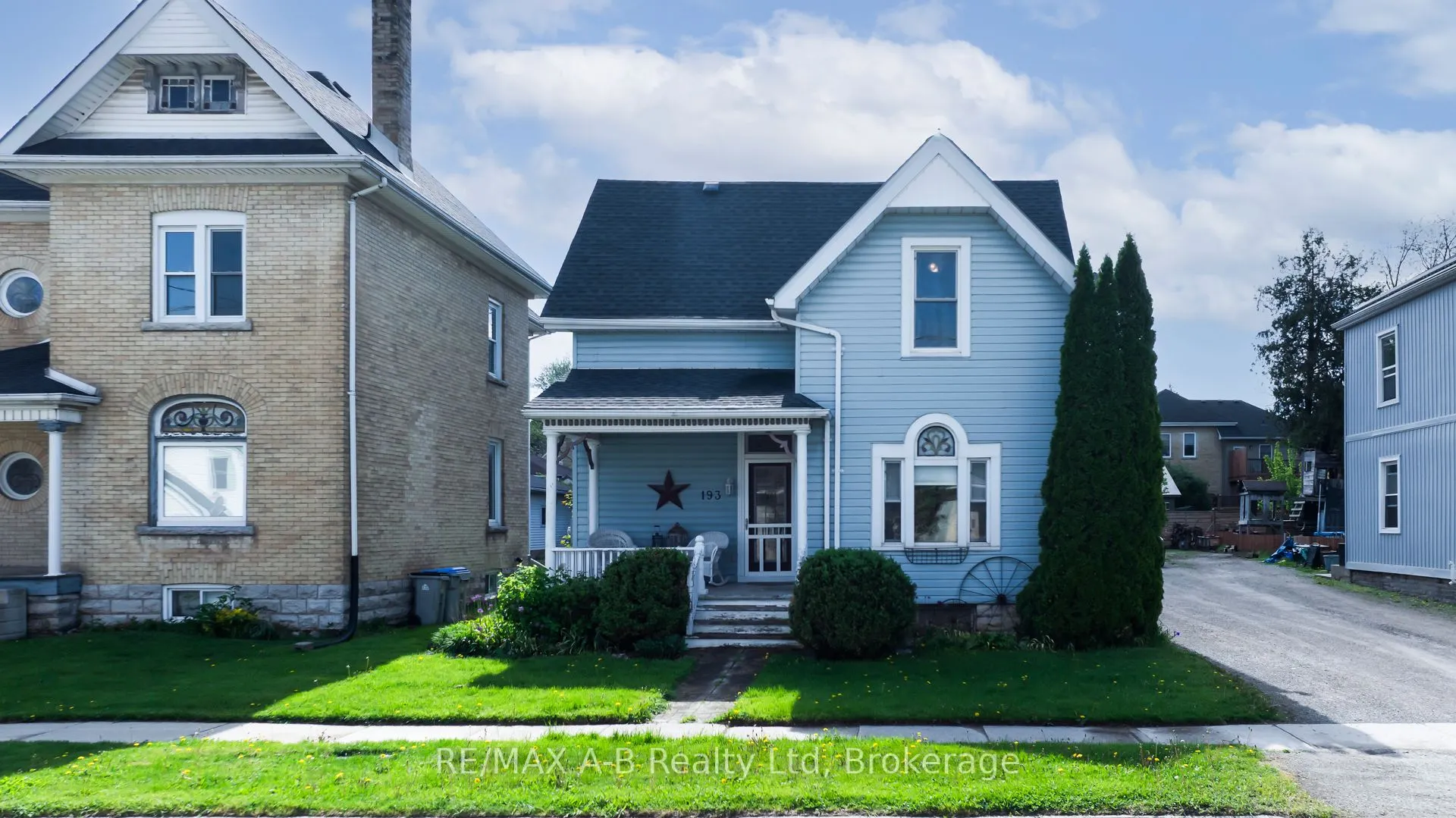 193 Water Street S