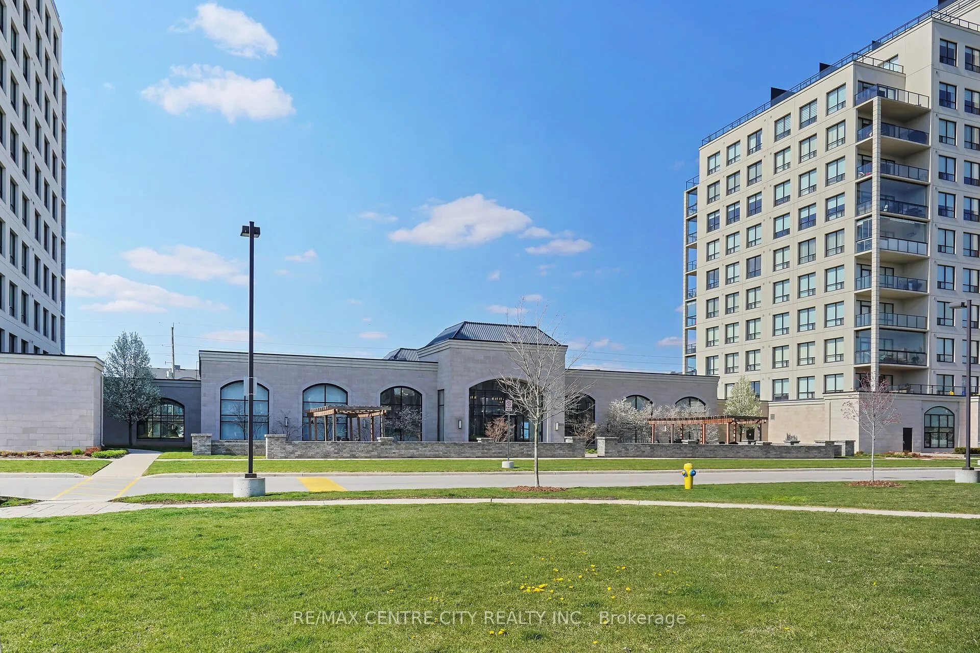 260 Villagewalk Boulevard #801