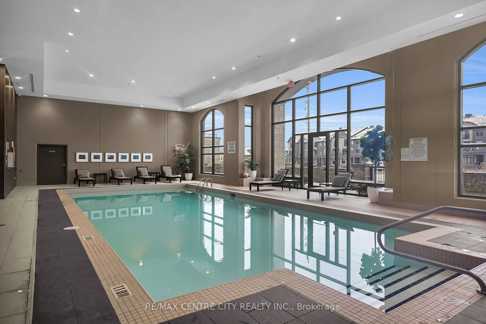 260 Villagewalk Boulevard #801