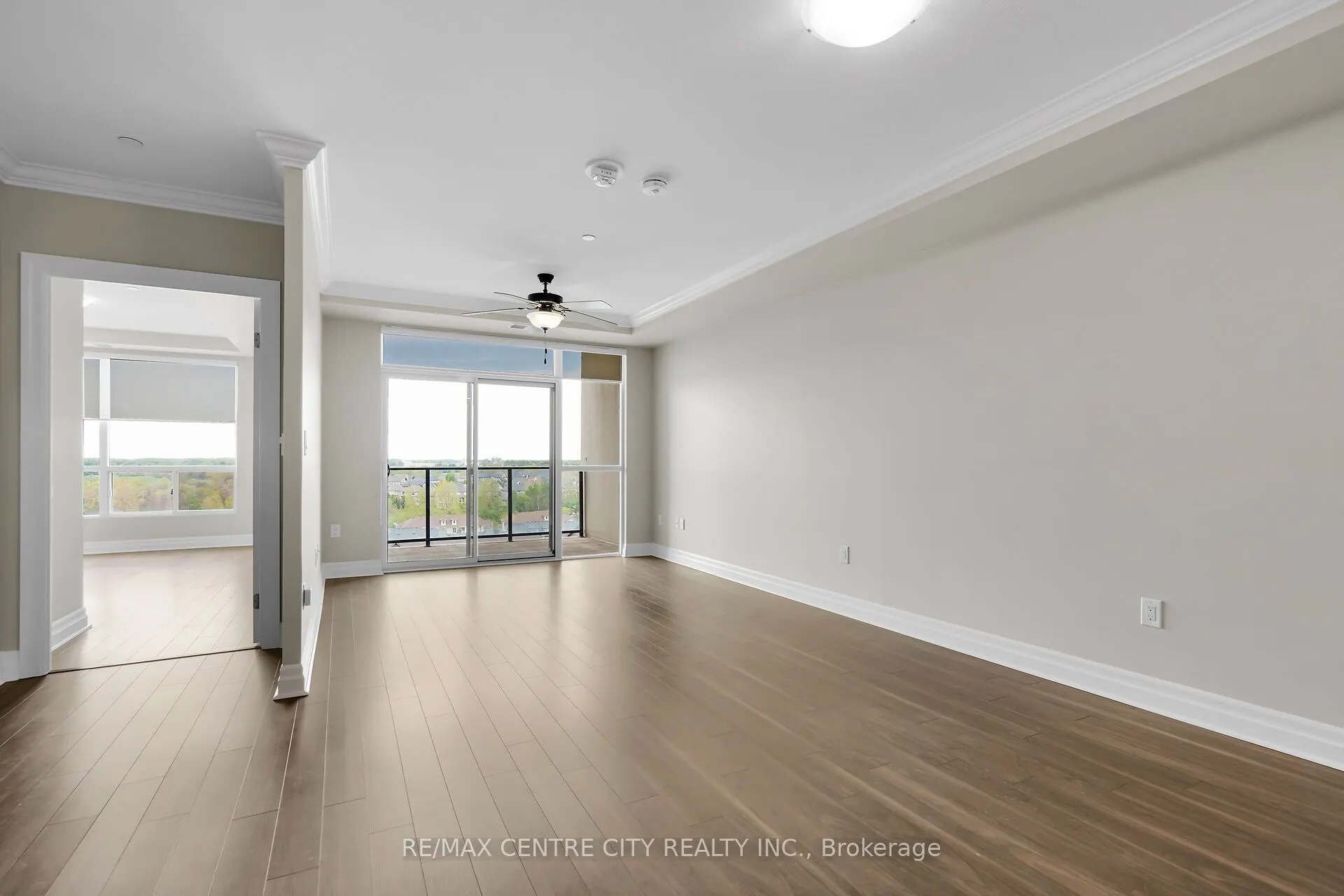 260 Villagewalk Boulevard #801