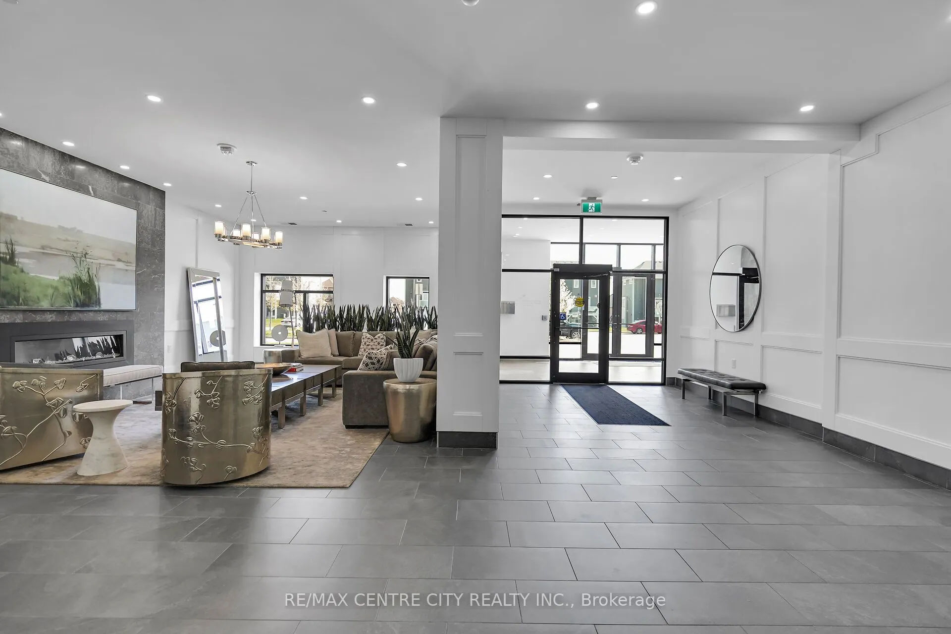 260 Villagewalk Boulevard #801