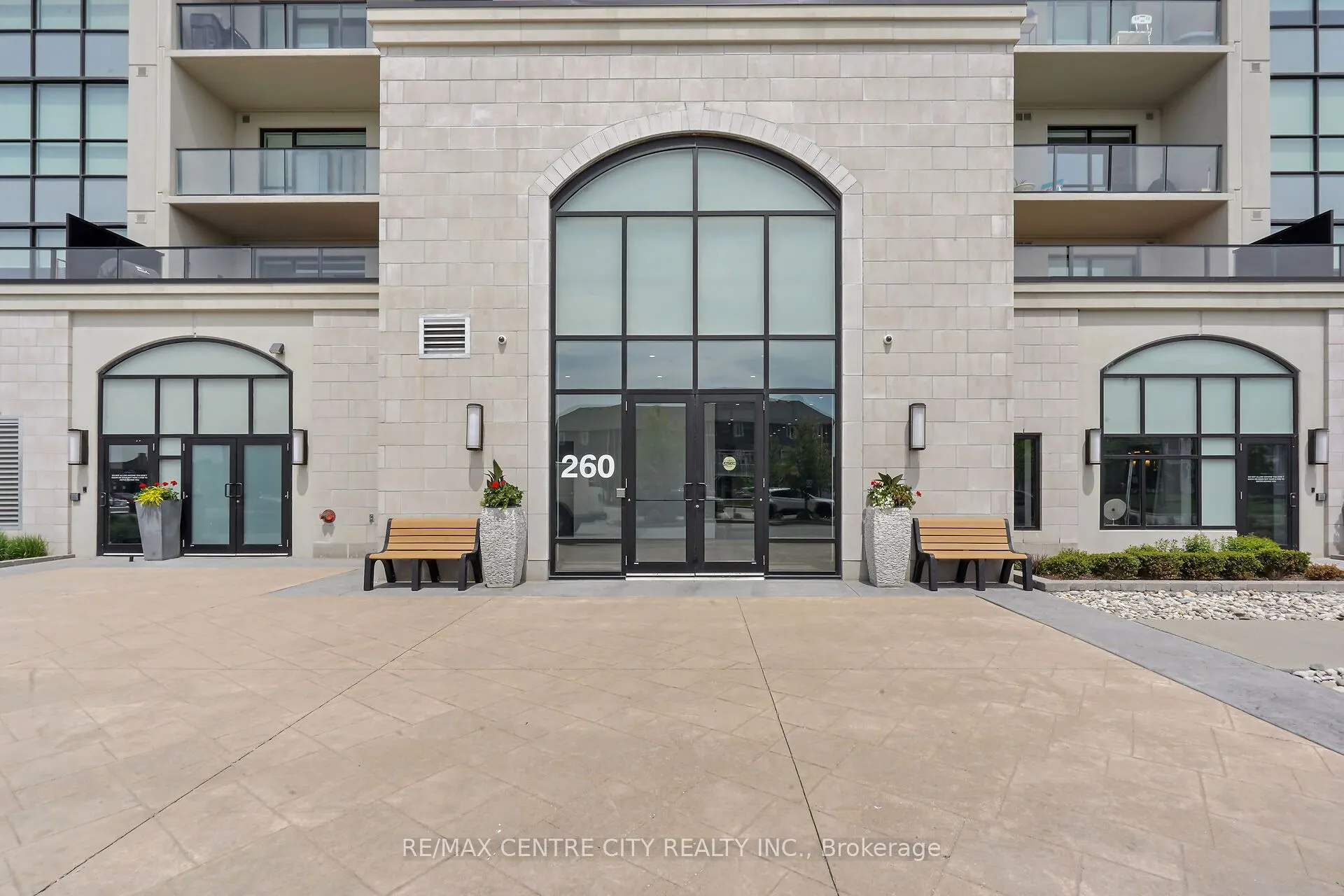 260 Villagewalk Boulevard #801