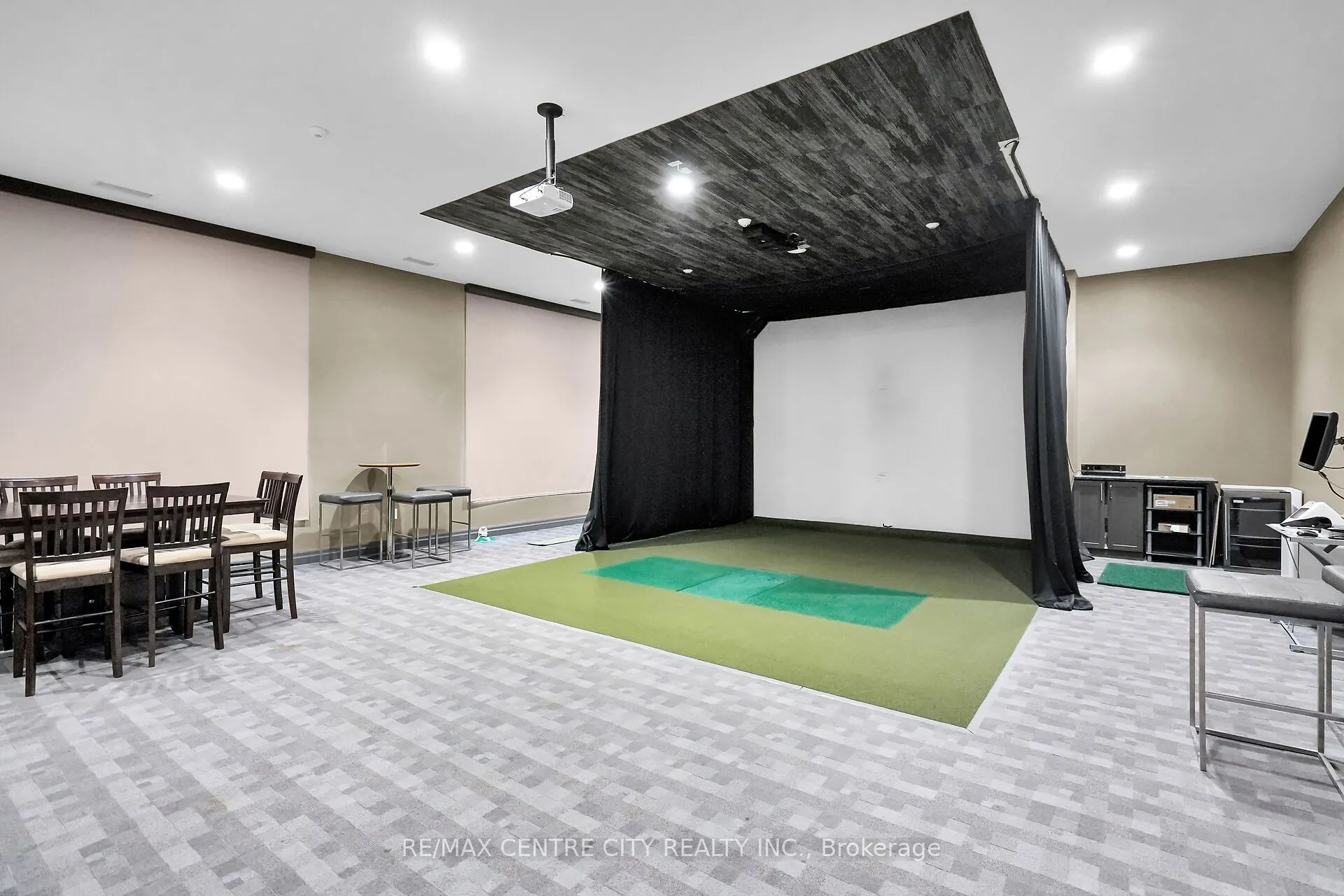 260 Villagewalk Boulevard #801