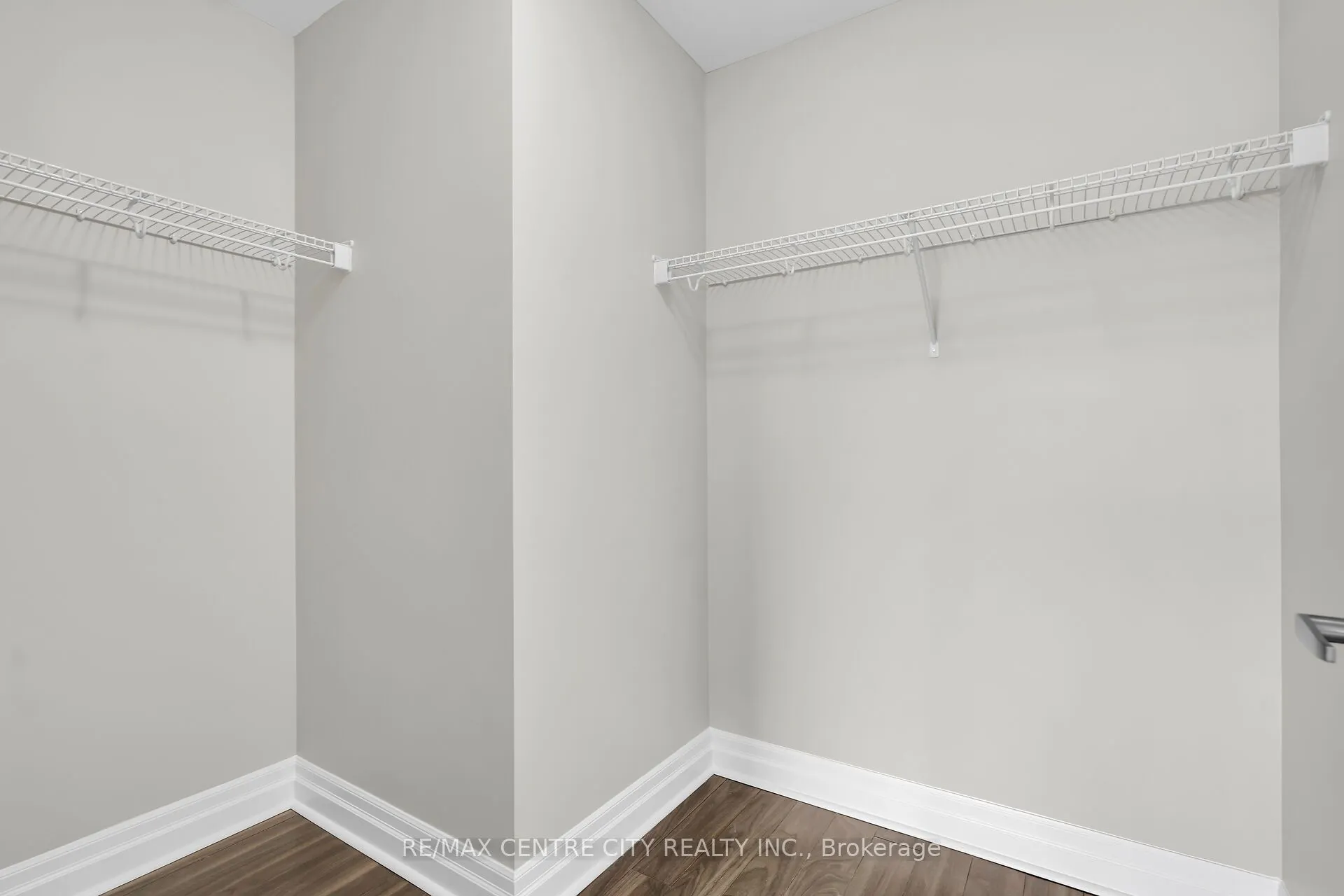 260 Villagewalk Boulevard #801