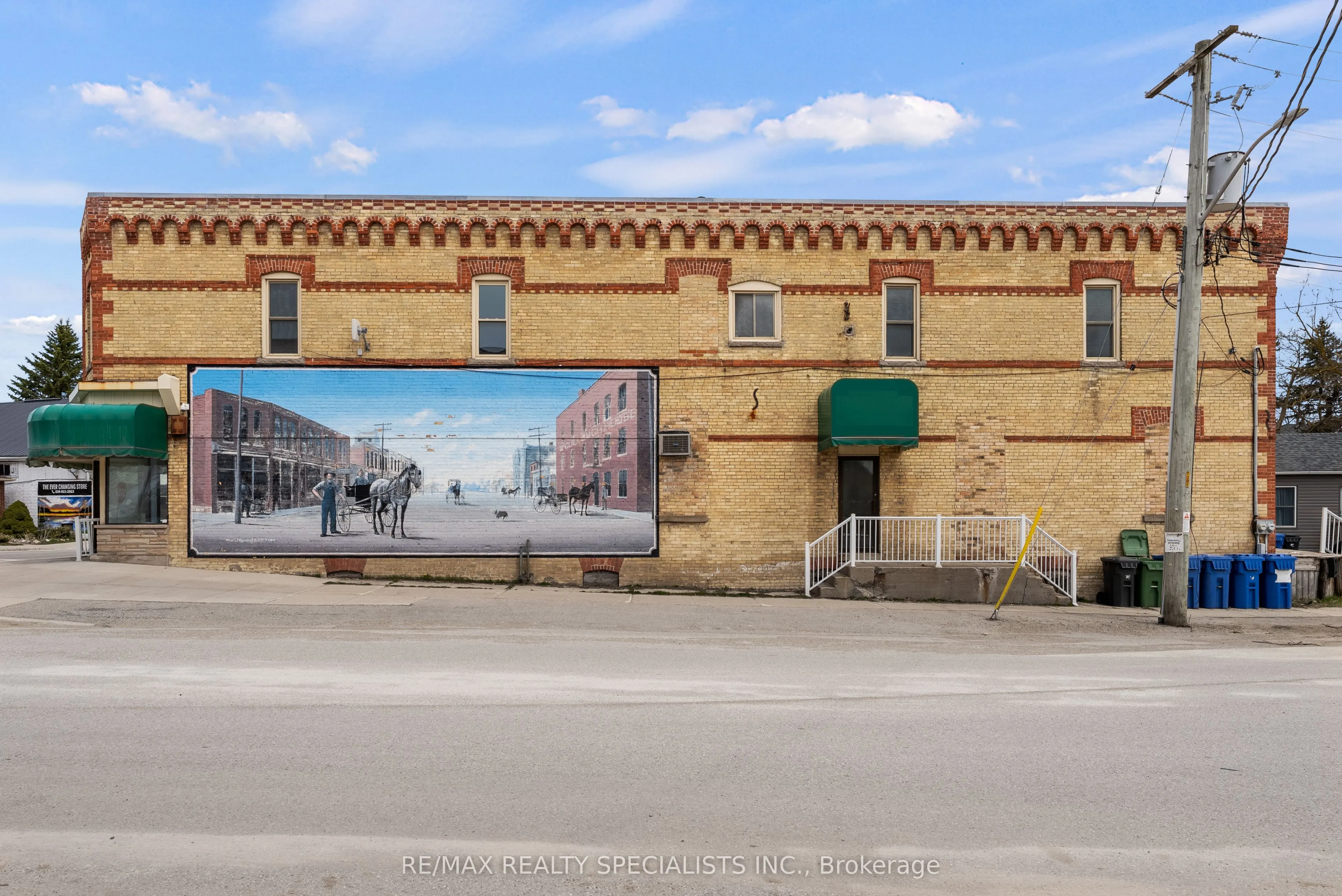 1 Main Street E