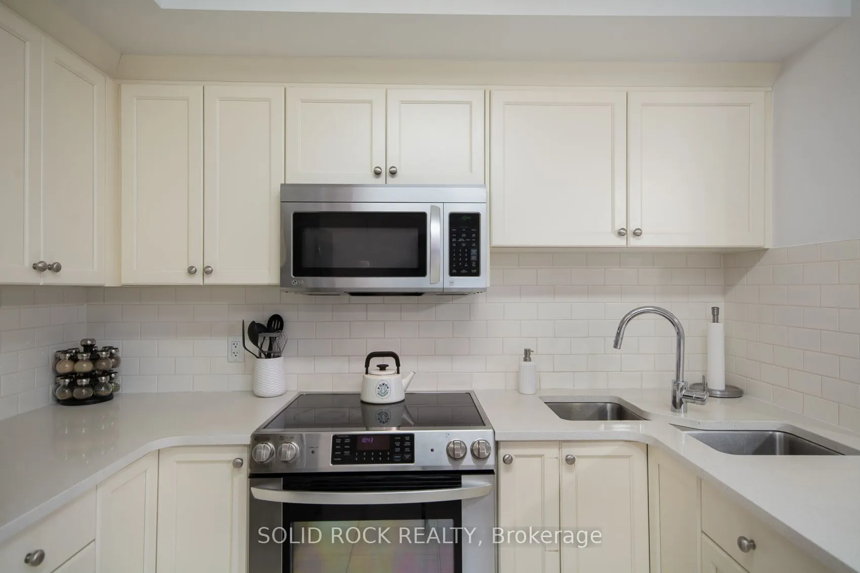 242 Rideau Street, #502