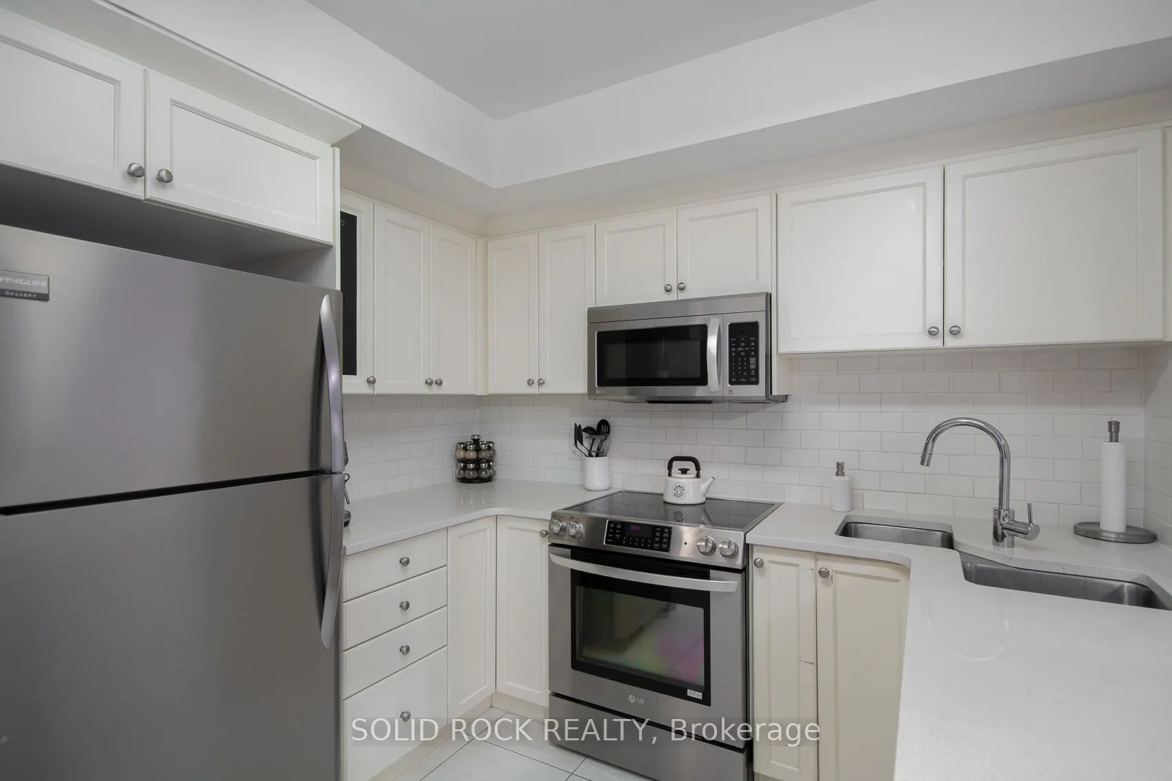 242 Rideau Street, #502