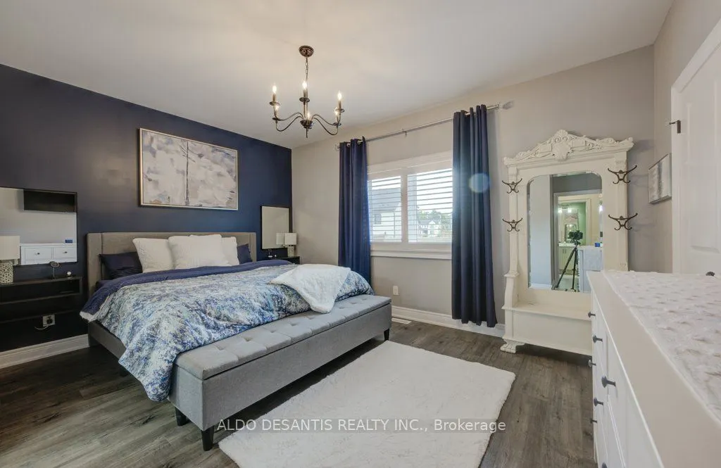 3526 Canfield Crescent