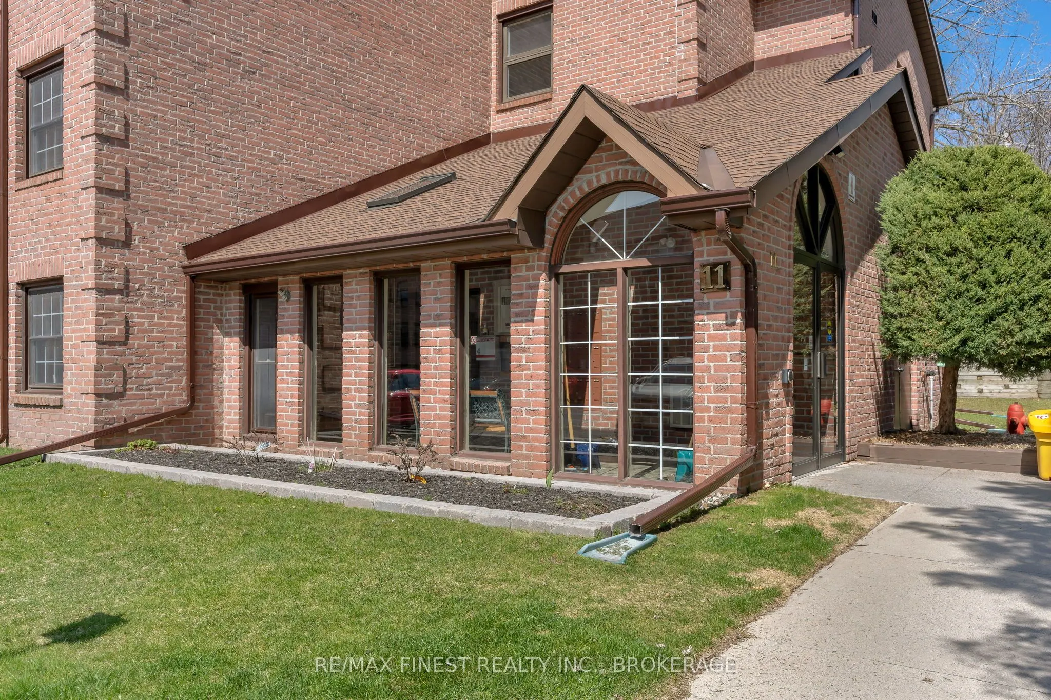 11 Centre Street S, #205