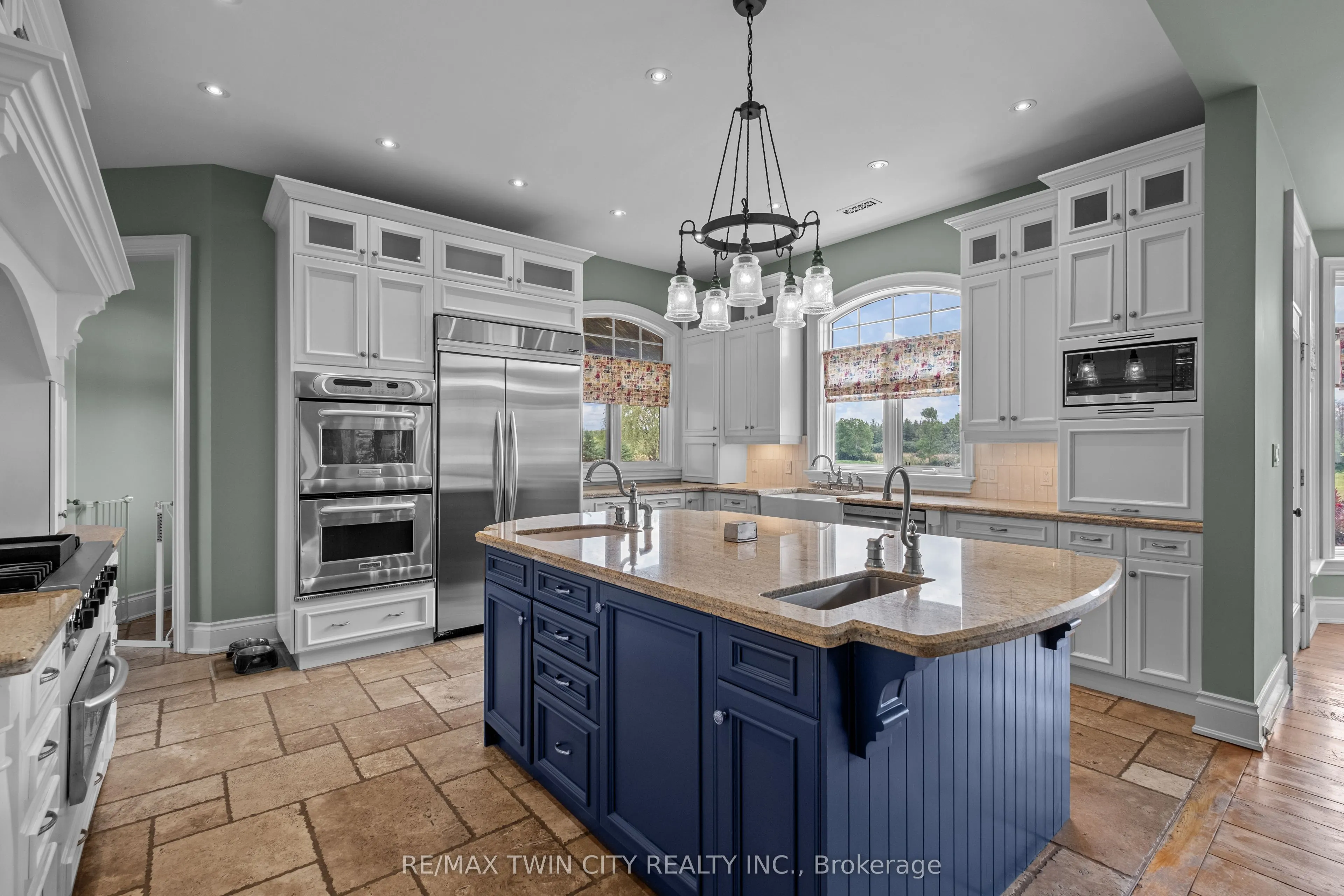 1532 6th Concession Road W
