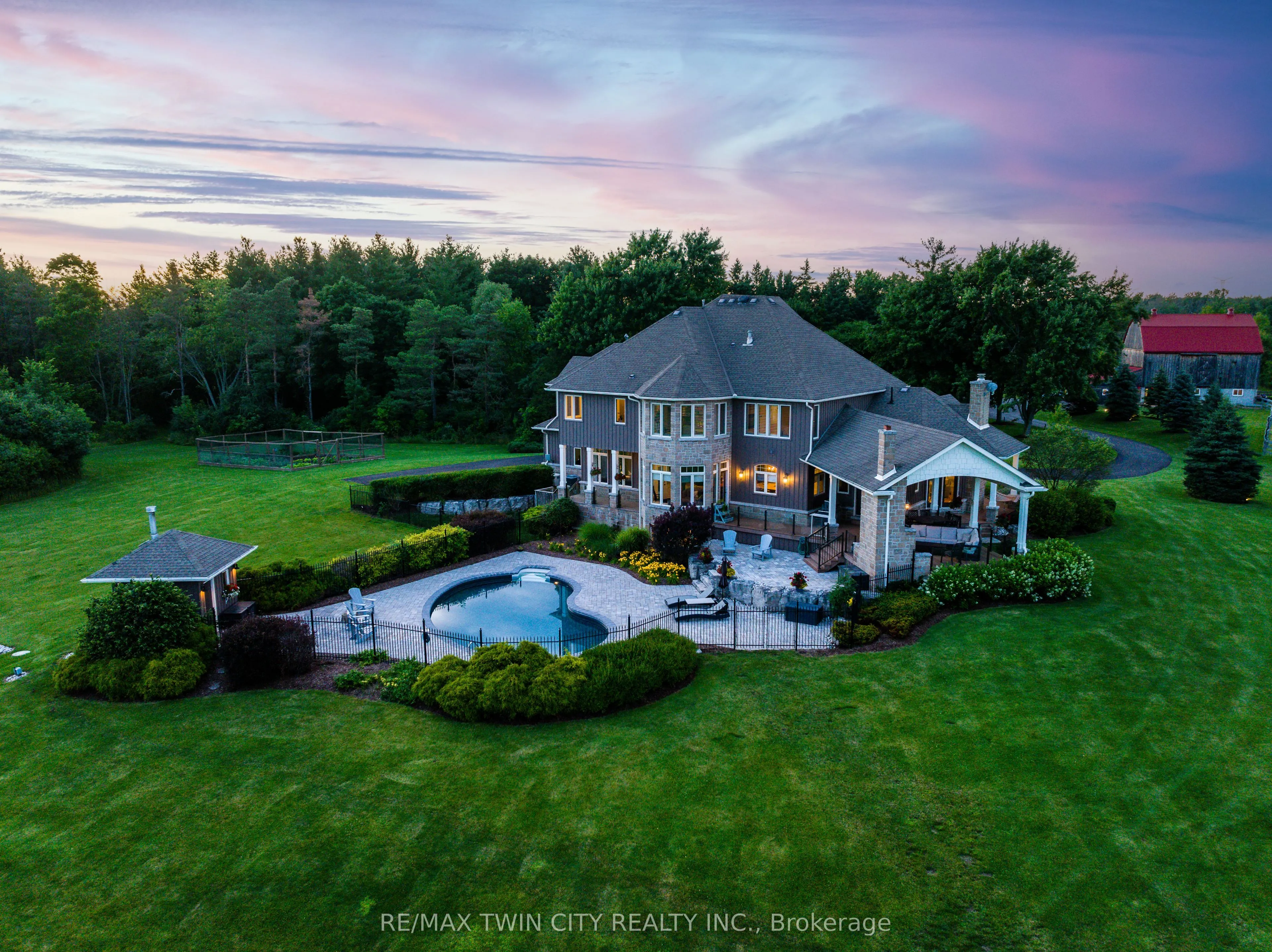 1532 6th Concession Road W