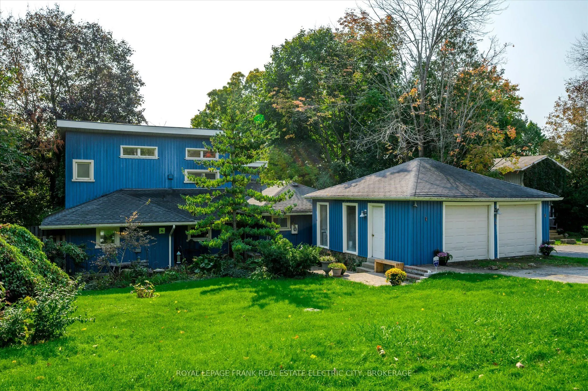 99 Lakeside Drive