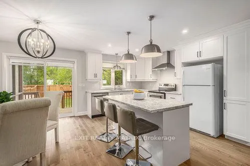 401 Voyageur Place