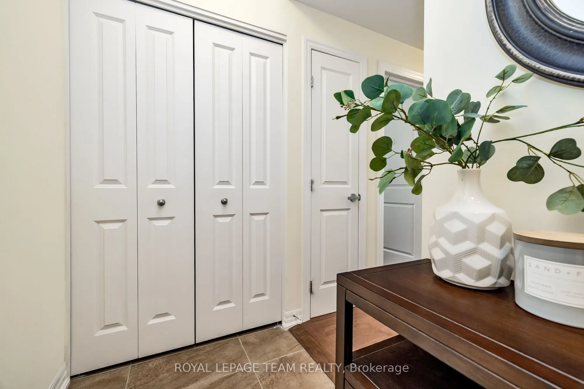 242 Rideau Street, #1809