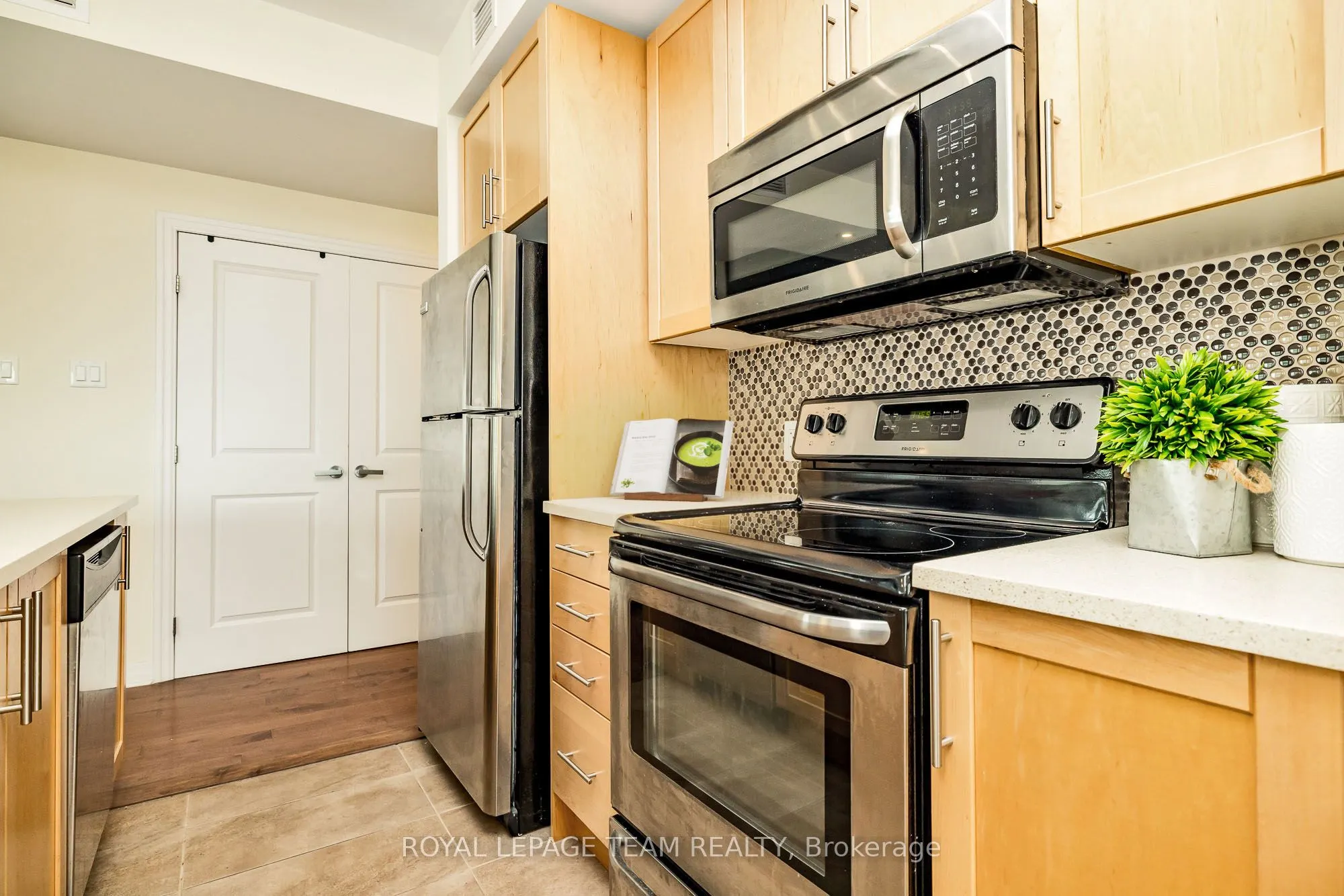 242 Rideau Street, #1809