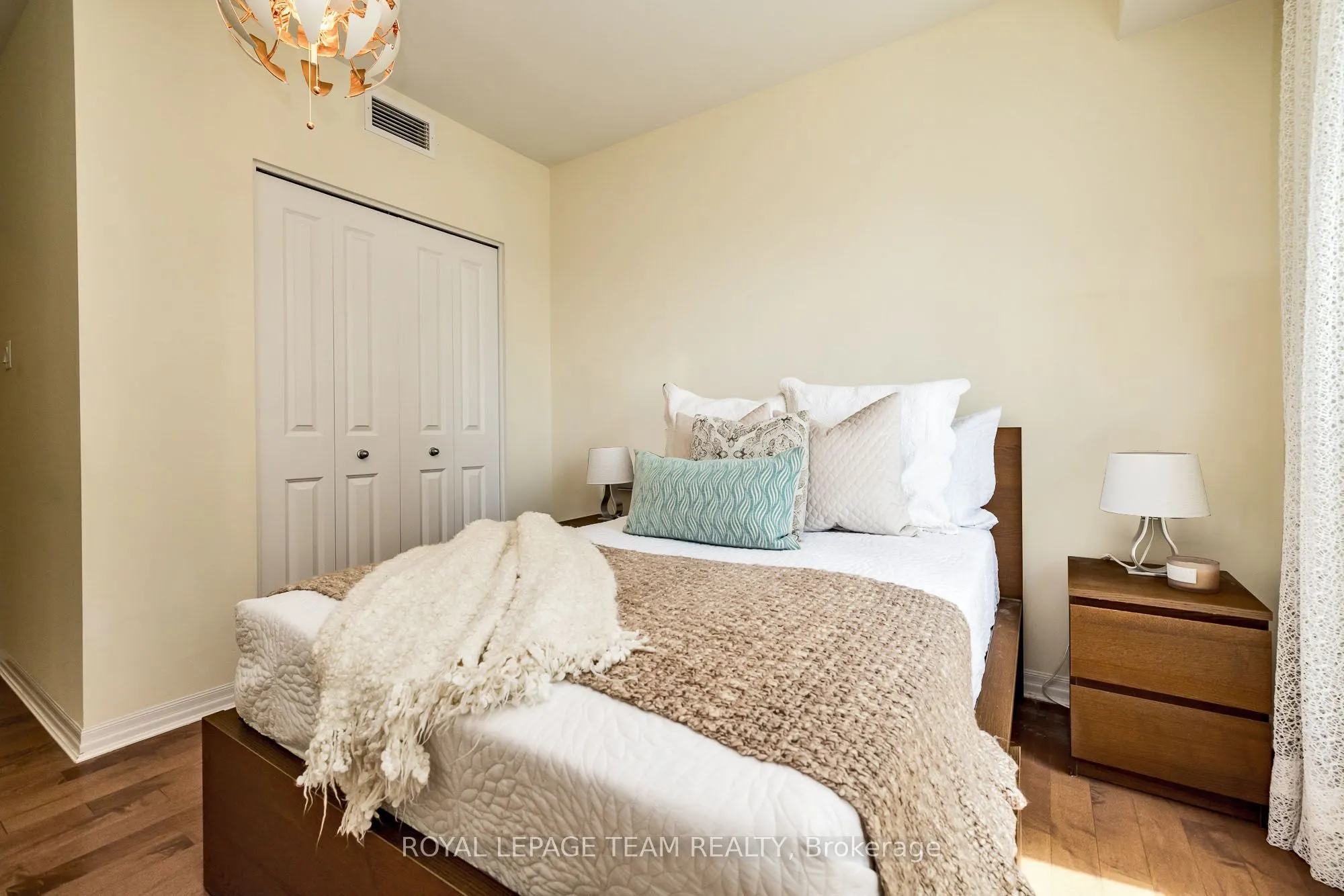 242 Rideau Street, #1809