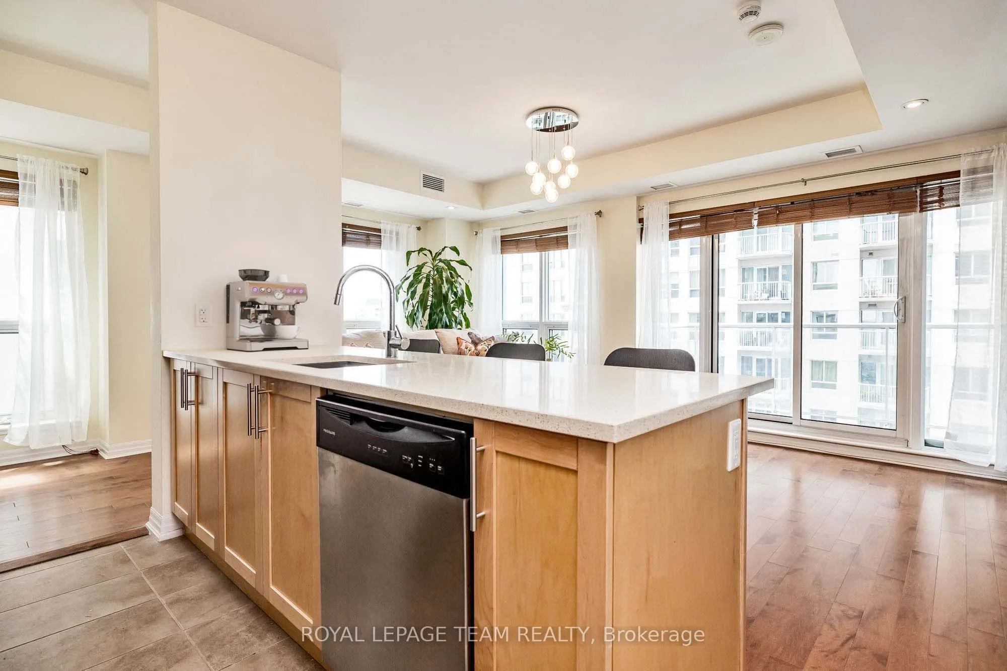242 Rideau Street, #1809