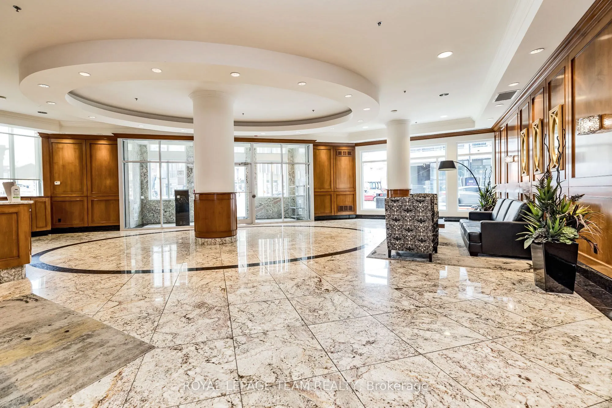 242 Rideau Street, #1809