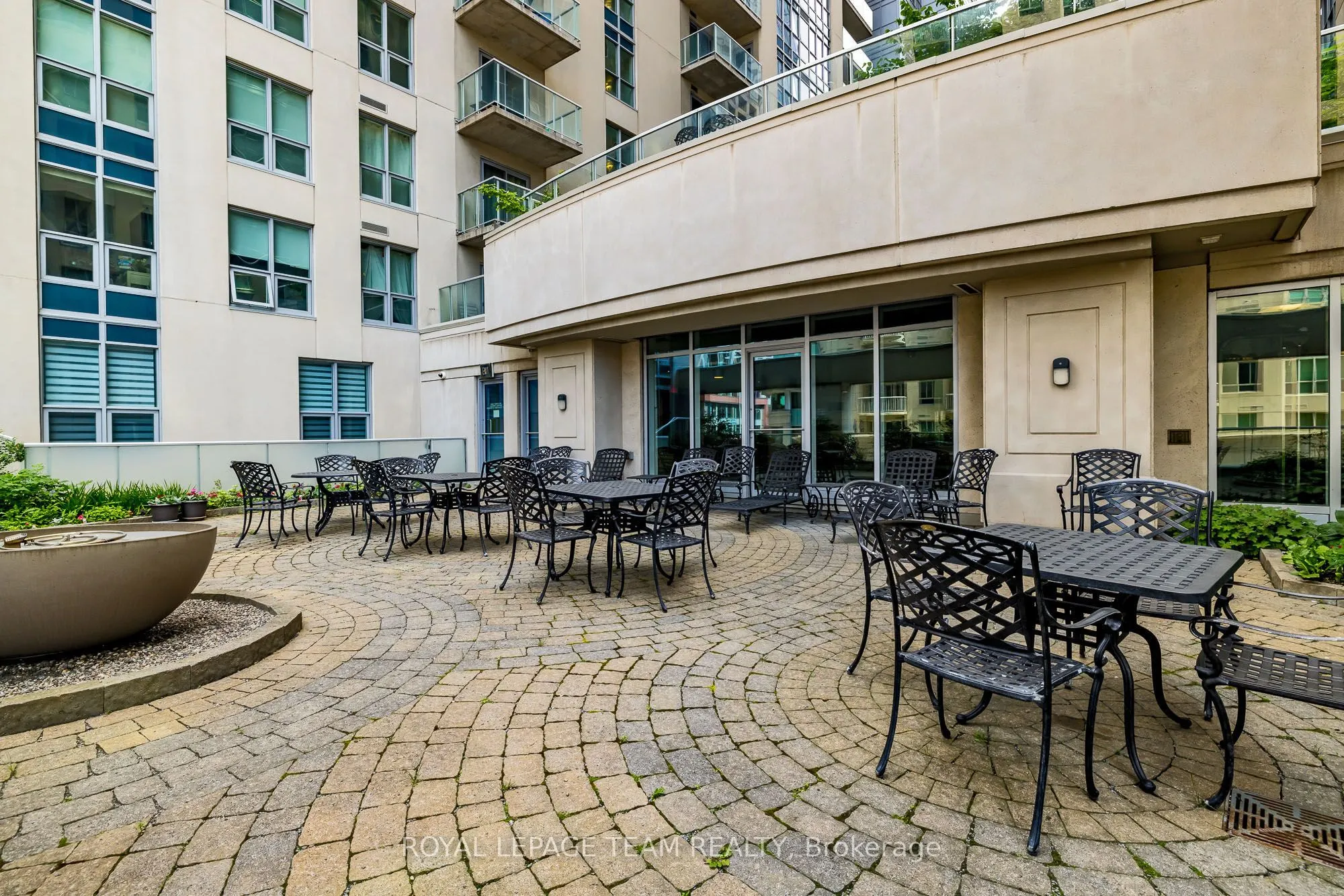 242 Rideau Street, #1809