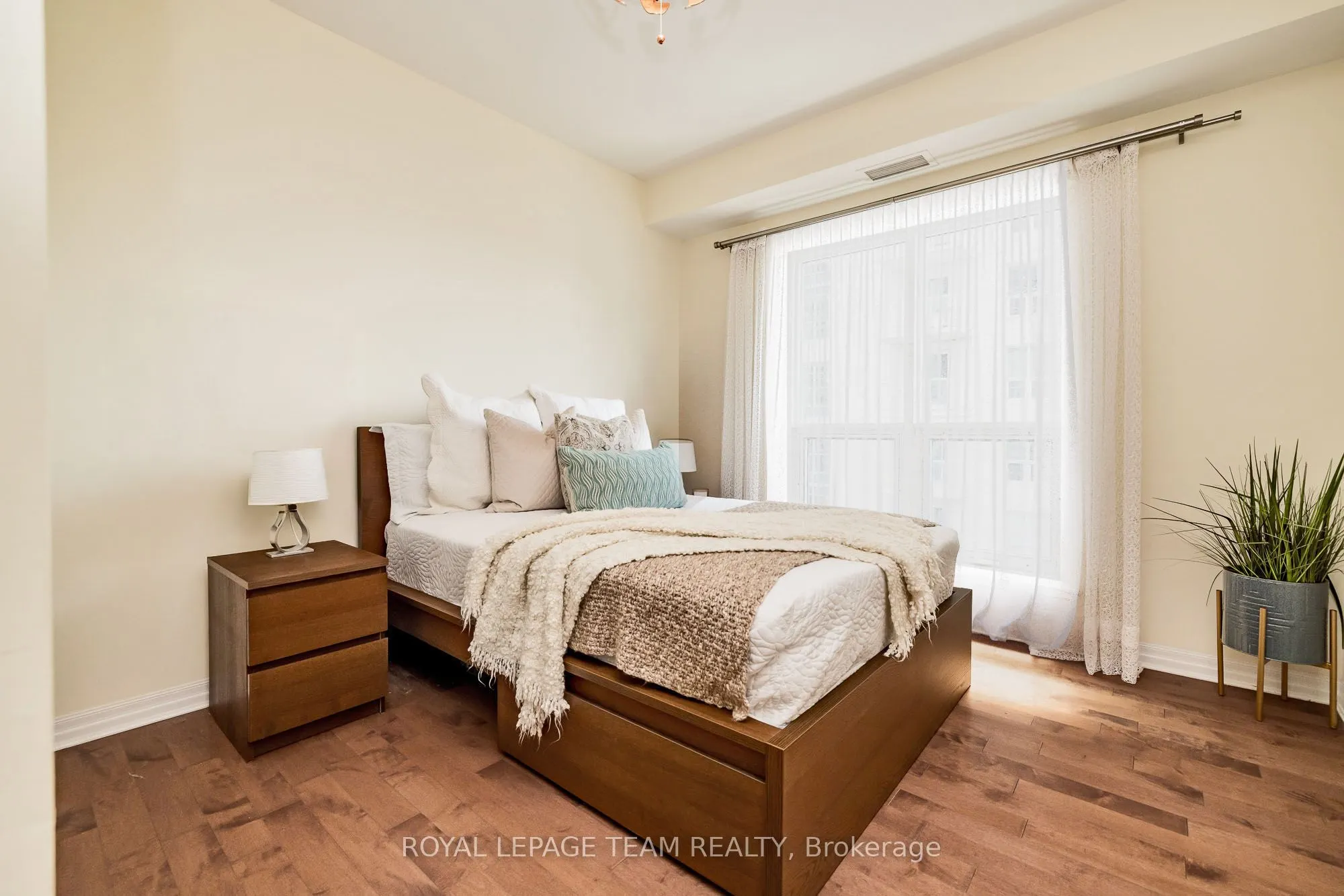 242 Rideau Street, #1809