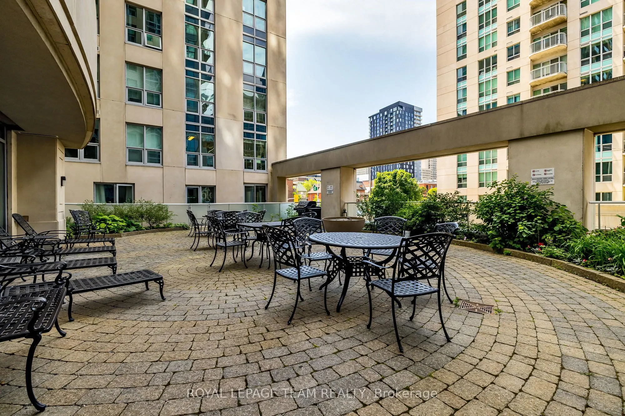 242 Rideau Street, #1809