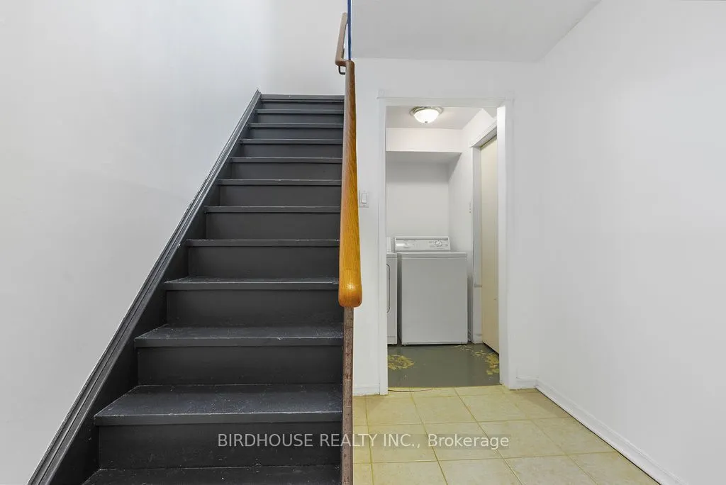 33 Corneil Street