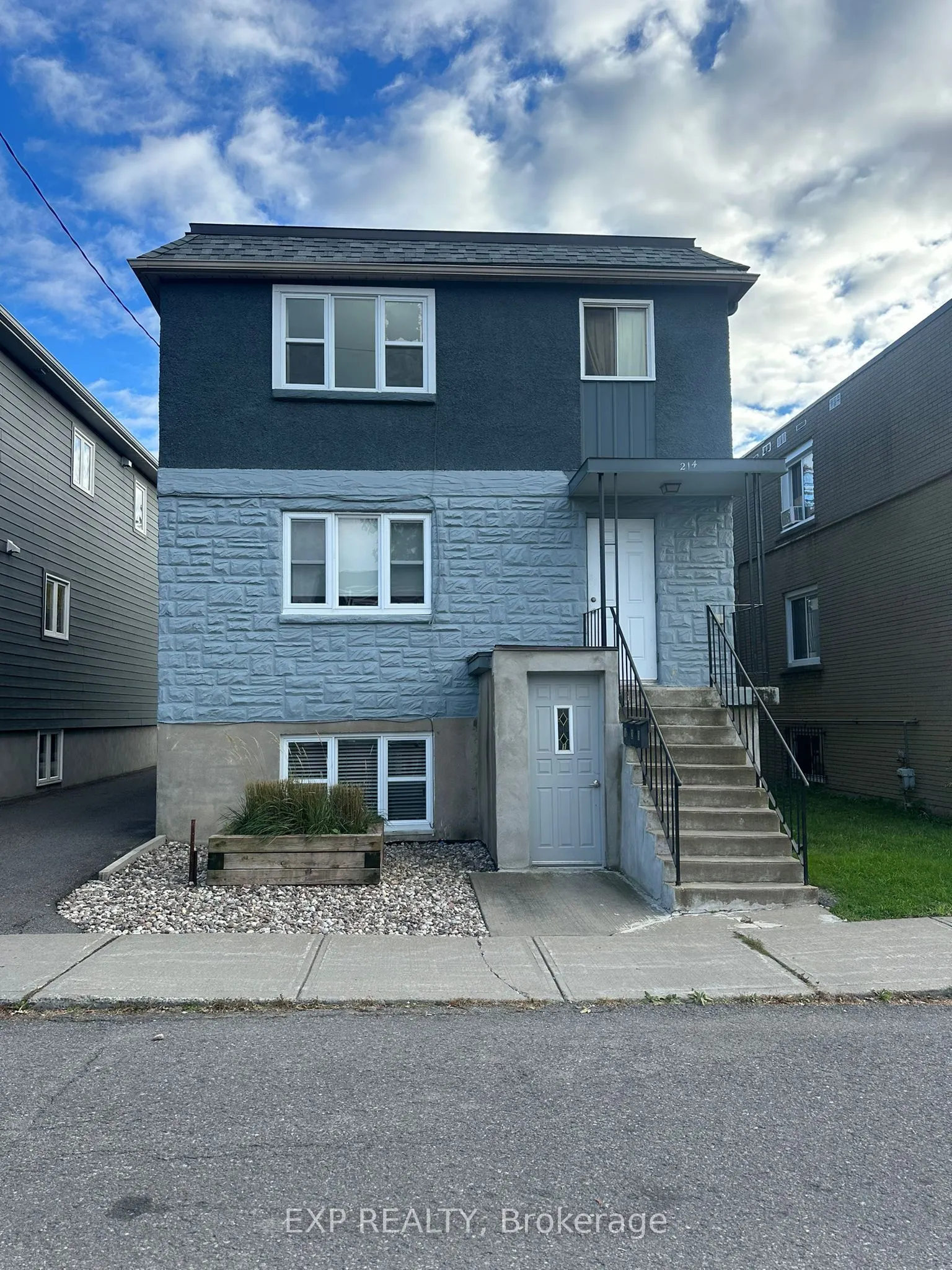 214 CARILLON Street