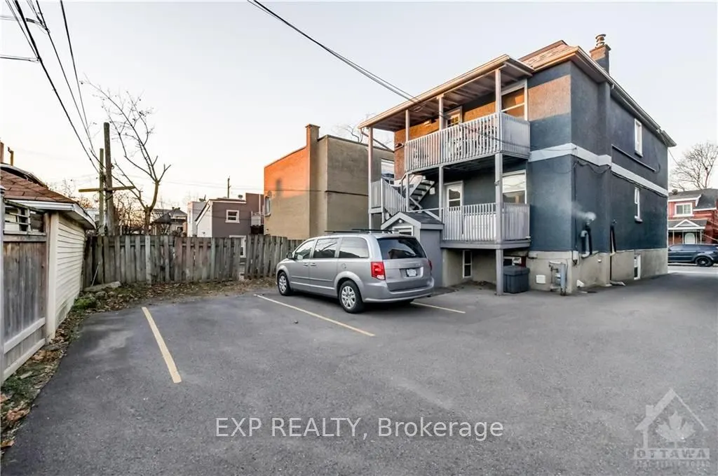 214 CARILLON Street